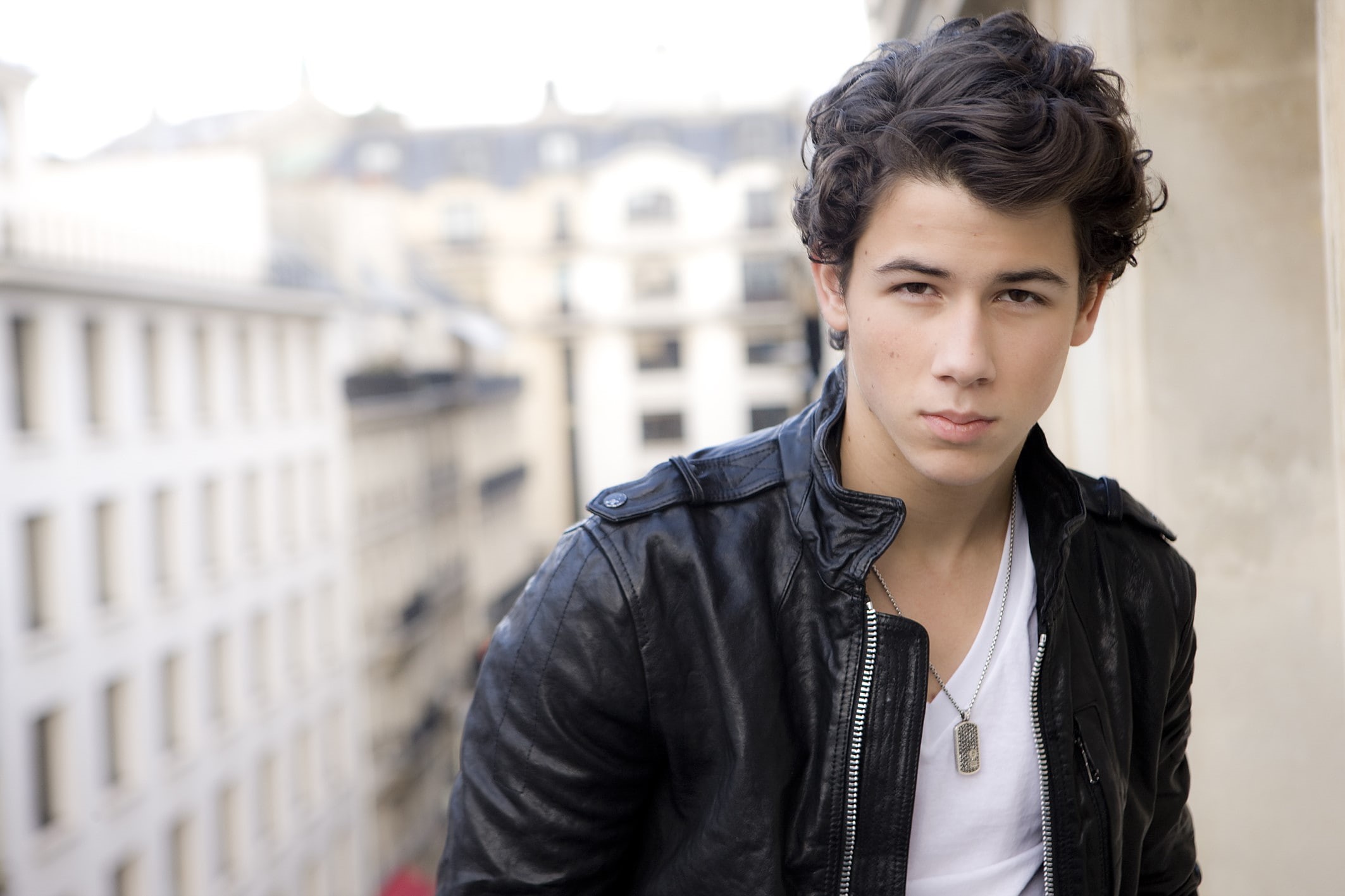architecture, one person, leather jacket, leather, city, focus on foreground, 1080P, 2014, lifestyles, waist up, portrait, teenage boys, Advertising, young men, HD Wallpaper