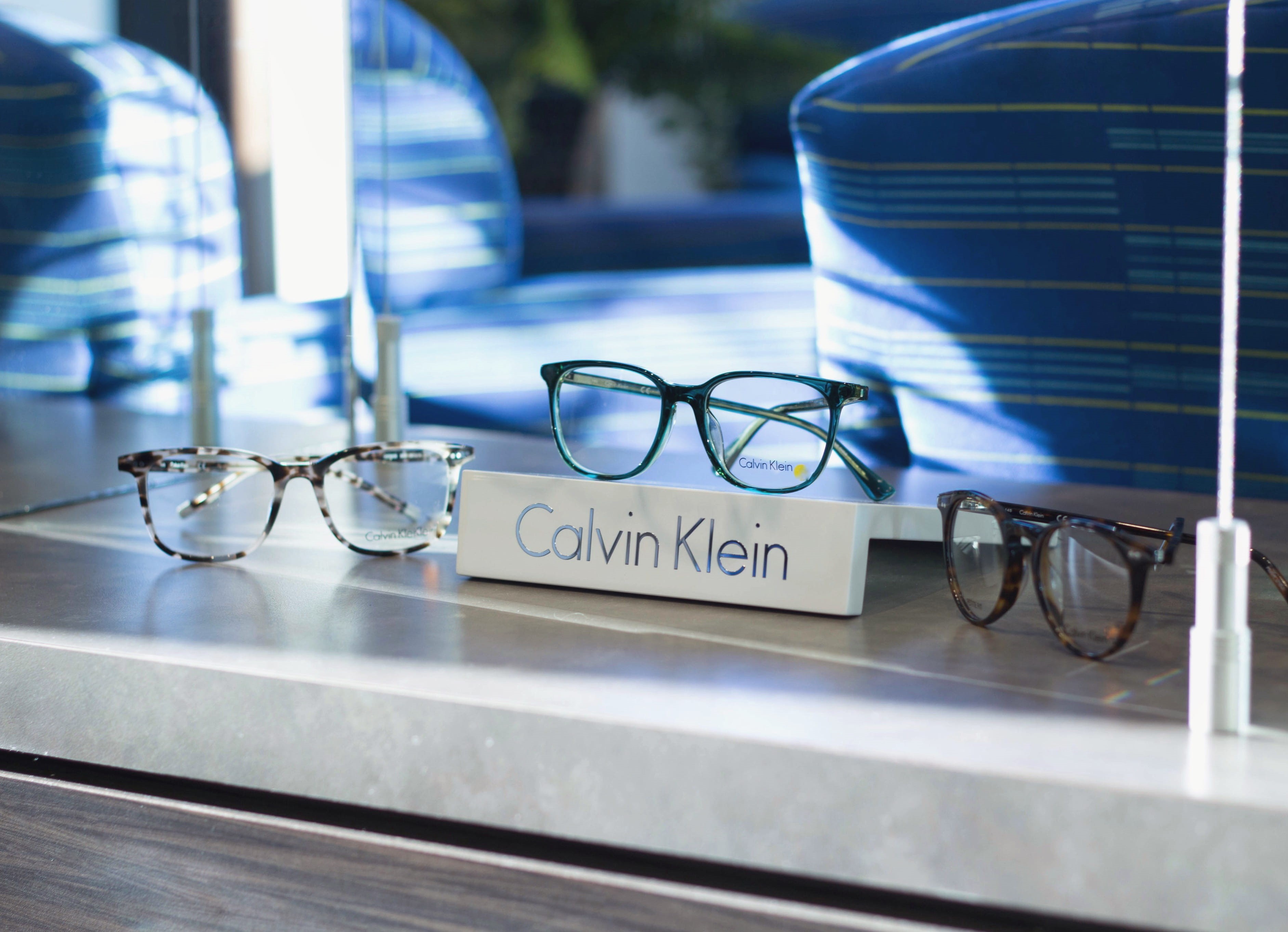 glass - material, outdoors, glasses, eyeglasses, western script, focus on foreground, day, glass, transparent, text, blue, no people, personal accessory, HD Wallpaper