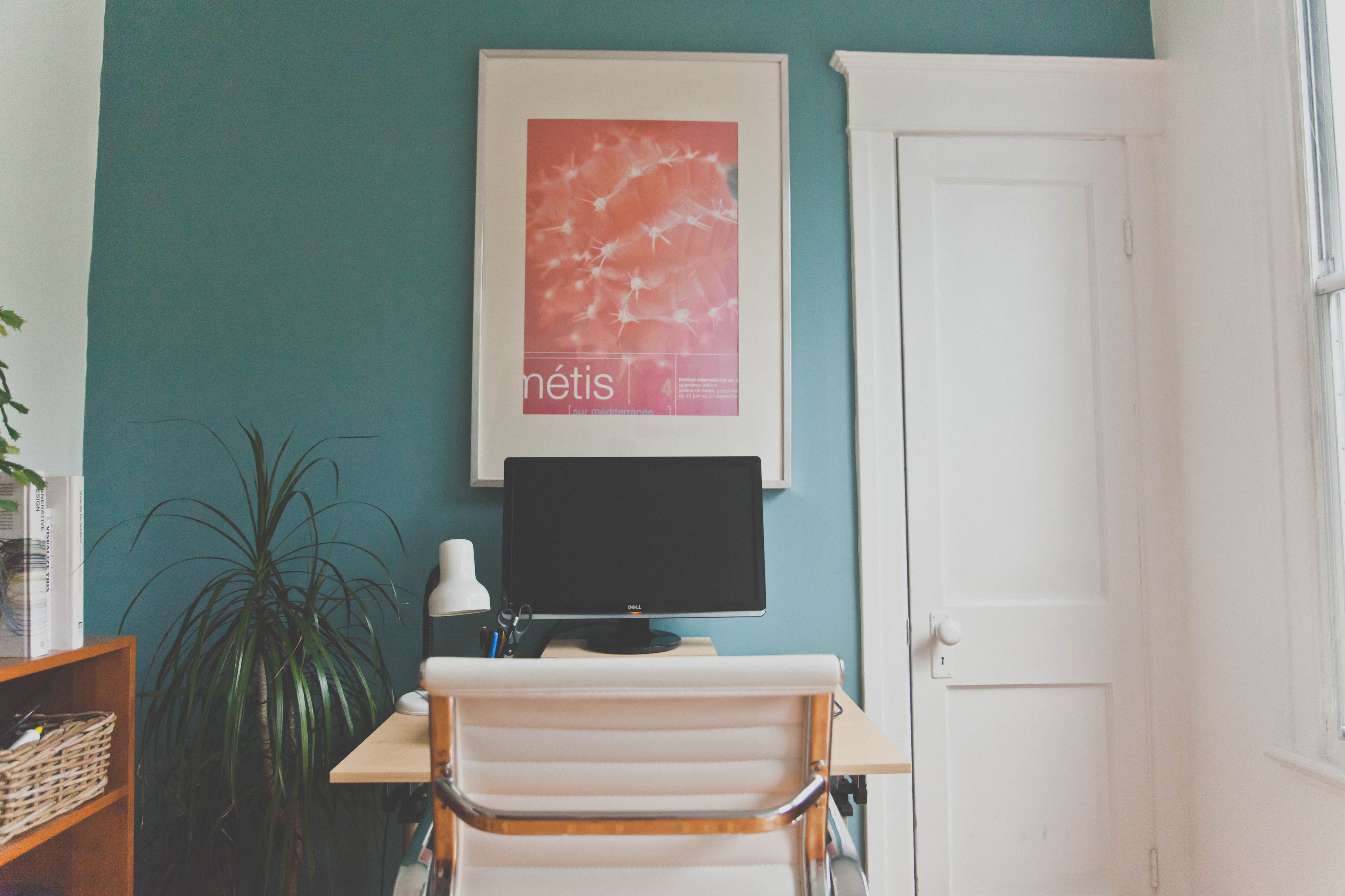4K, bedroom, screen, text, monitor, desk, plant, indoors, office, print, brown, no people, table, decor, door, wood - material, wall - building feature, HD Wallpaper