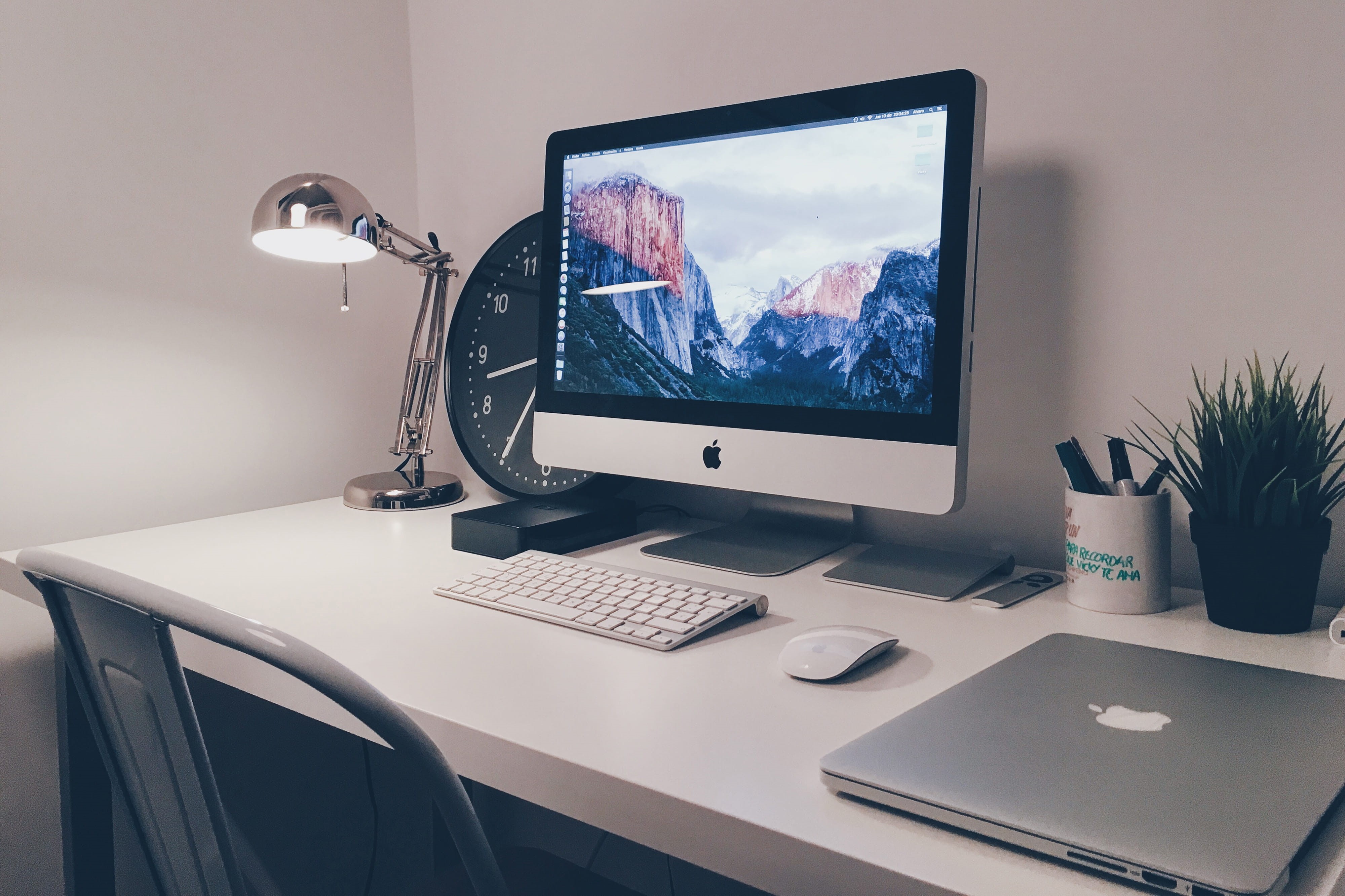 lamp, 4K, modern, computer Monitor, desktop PC, furniture, mouse, communication, computer, screen, table, connection, desktop, keyboard, office, indoors, HD Wallpaper