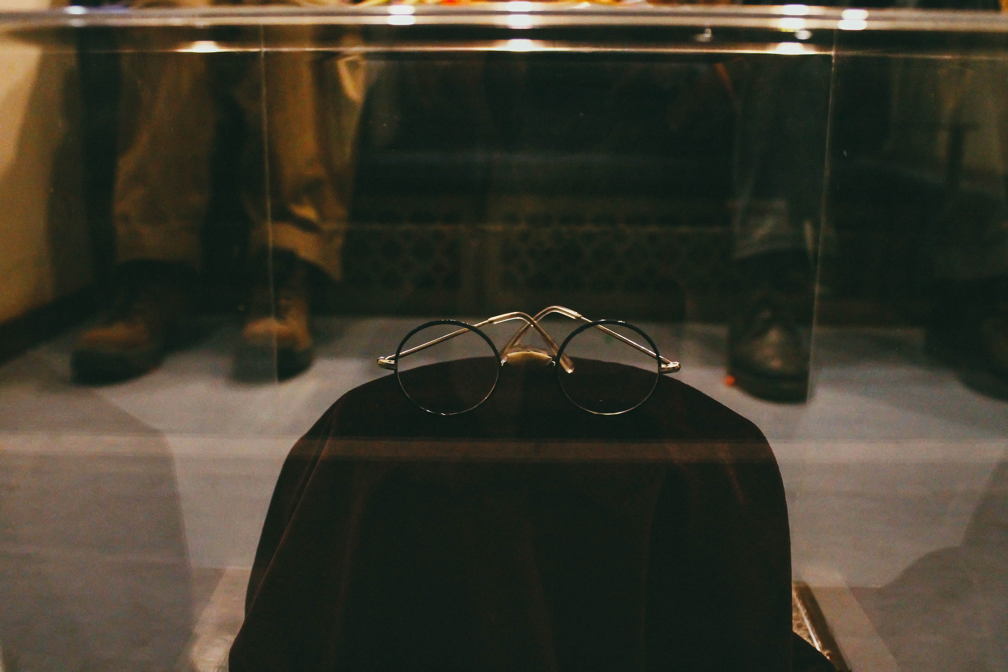 close-up, ron, express, focus on foreground, store, sunglasses, shopping, illuminated, transparent, eyewear, reflection, fashion, glasses, retail display, HD Wallpaper