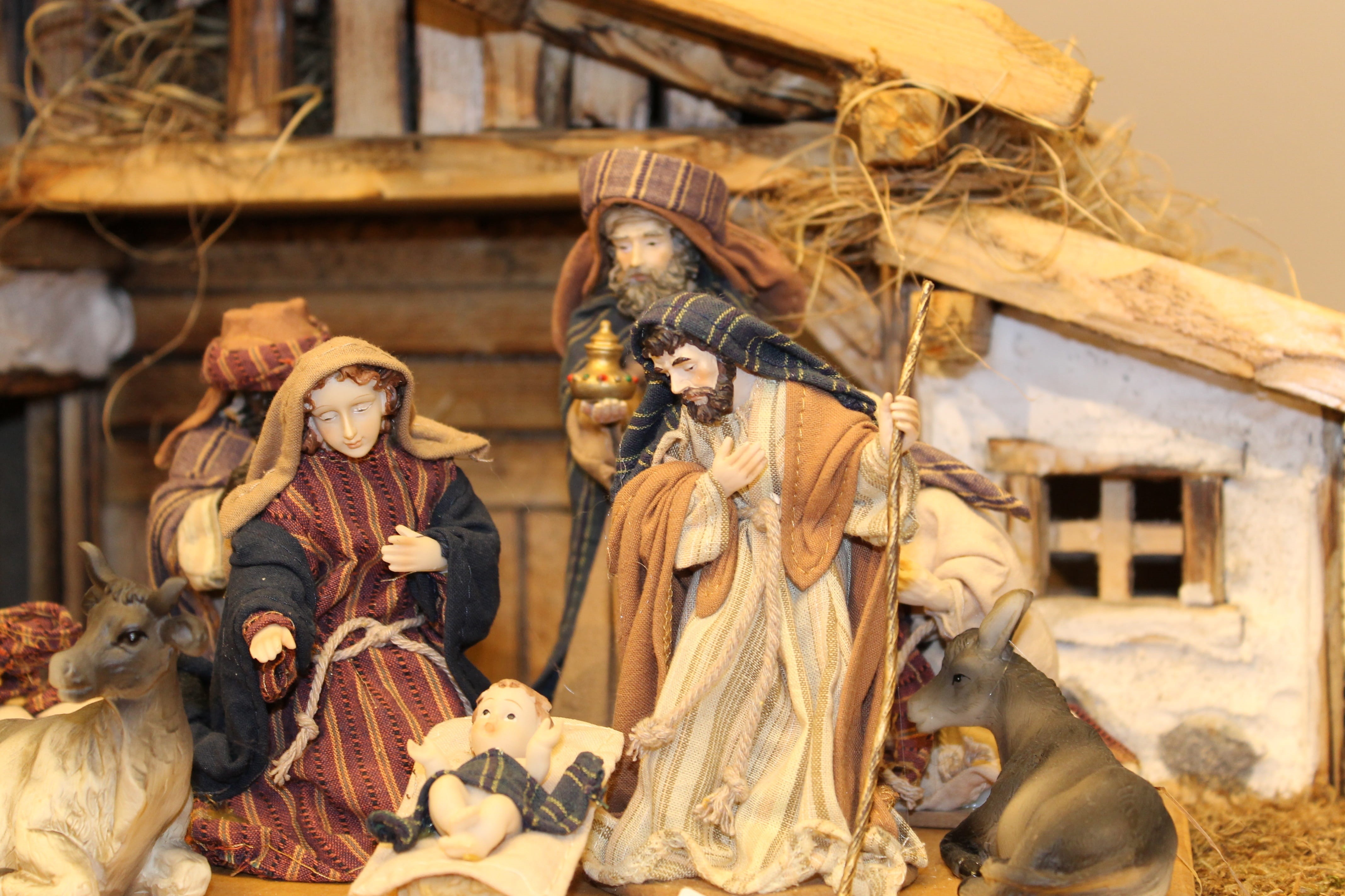 male likeness, human representation, jesus, christmas crib figures, creativity, focus on foreground, figurine, christmas time, maria, star, nativity scene, HD Wallpaper