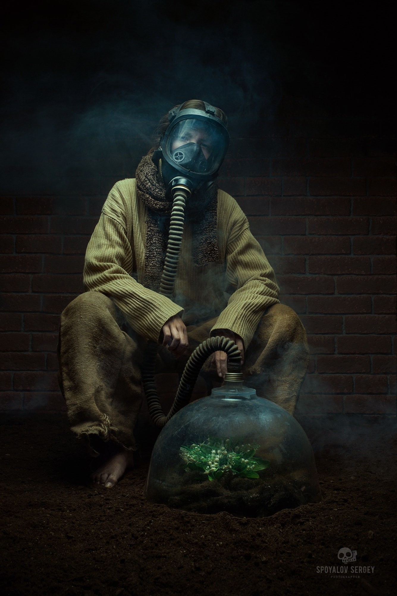 1080P, fortune telling, spooky, men, brick, people, Sergey Spoyalov, futuristic, the past, protection, weapon, 500px, apocalyptic, sphere, gas masks, indoors, Phone HD Wallpaper