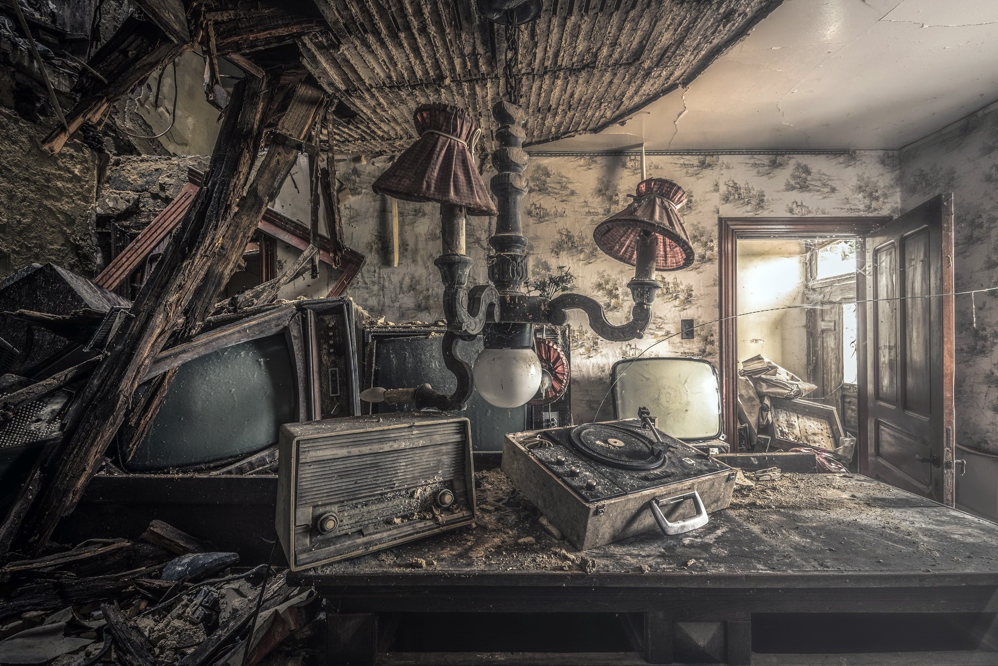 damaged, household equipment, no people, decline, bad condition, ruined, antique, home interior, kitchen, house, ruin, abandoned, deterioration, domestic room, HD Wallpaper