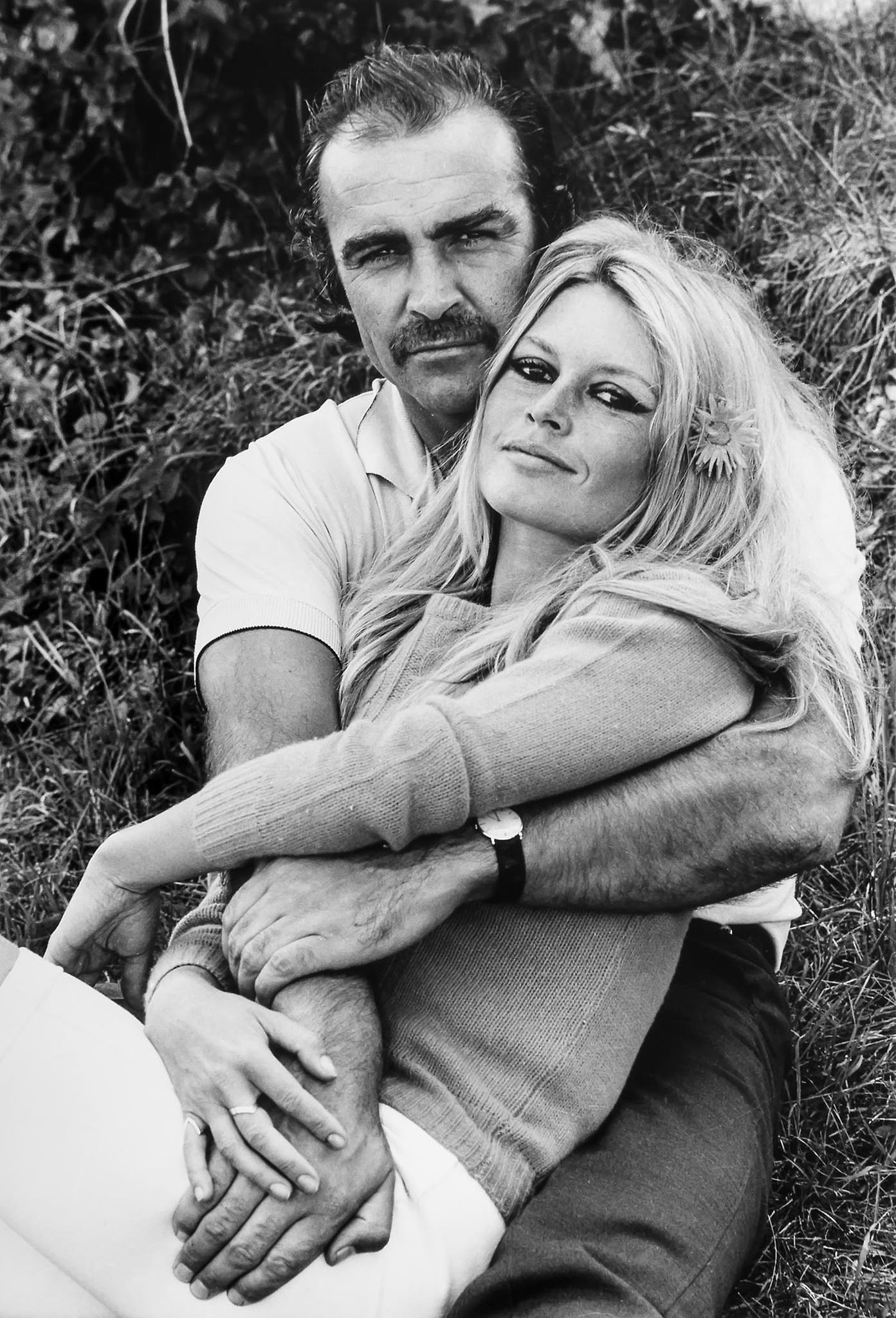 couple, model, actor, 1960s, vintage, nature, blonde, photography, monochrome, actress, long hair, old photos, Sean Connery, 1080P, Brigitte Bardot, men, Phone HD Wallpaper