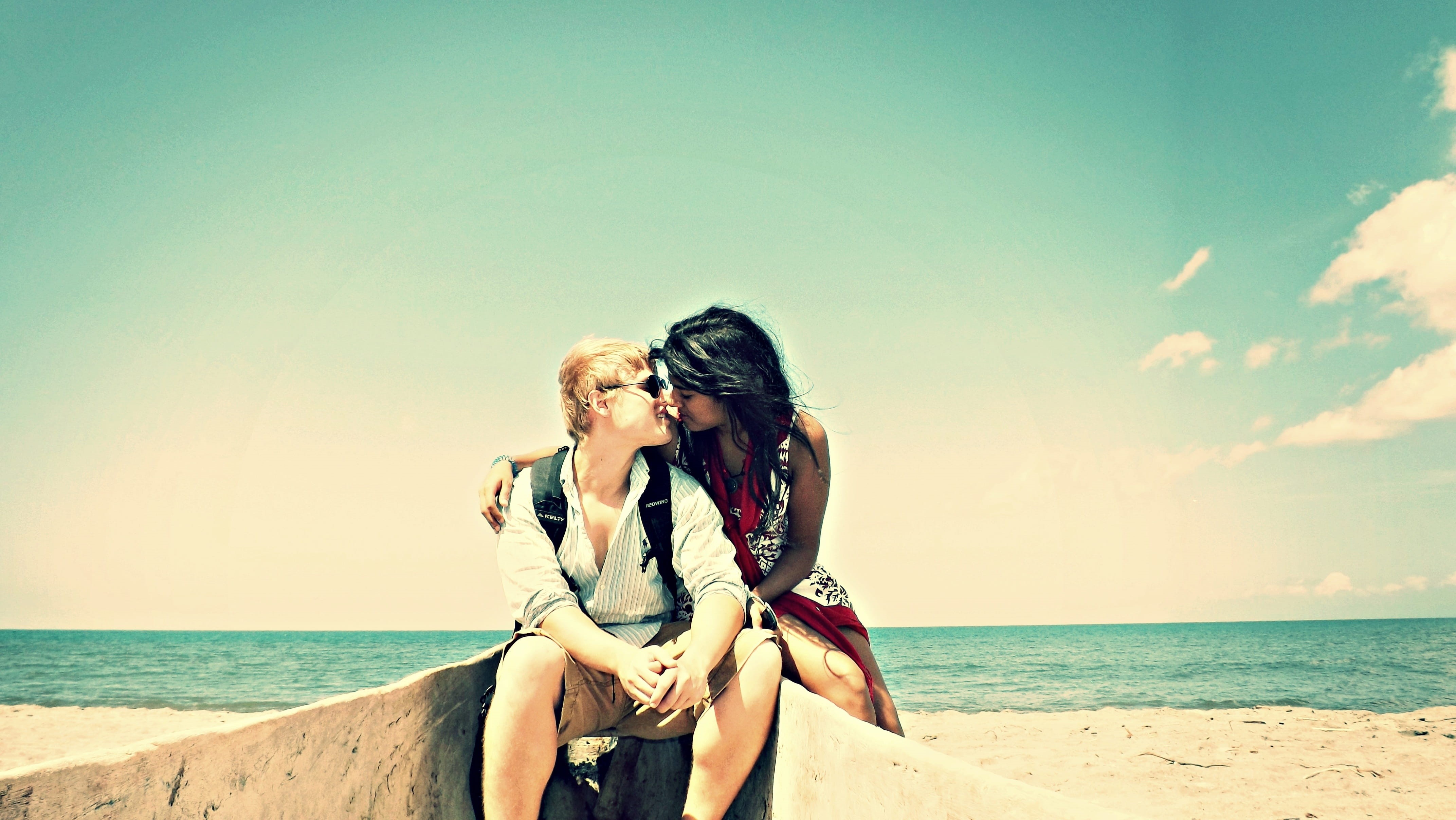 grooms, Love, Couple, togetherness, Kiss, females, man, adult, nature, Sea, horizon over water, people, couple - relationship, lifestyles, enjoyment, hair, HD Wallpaper