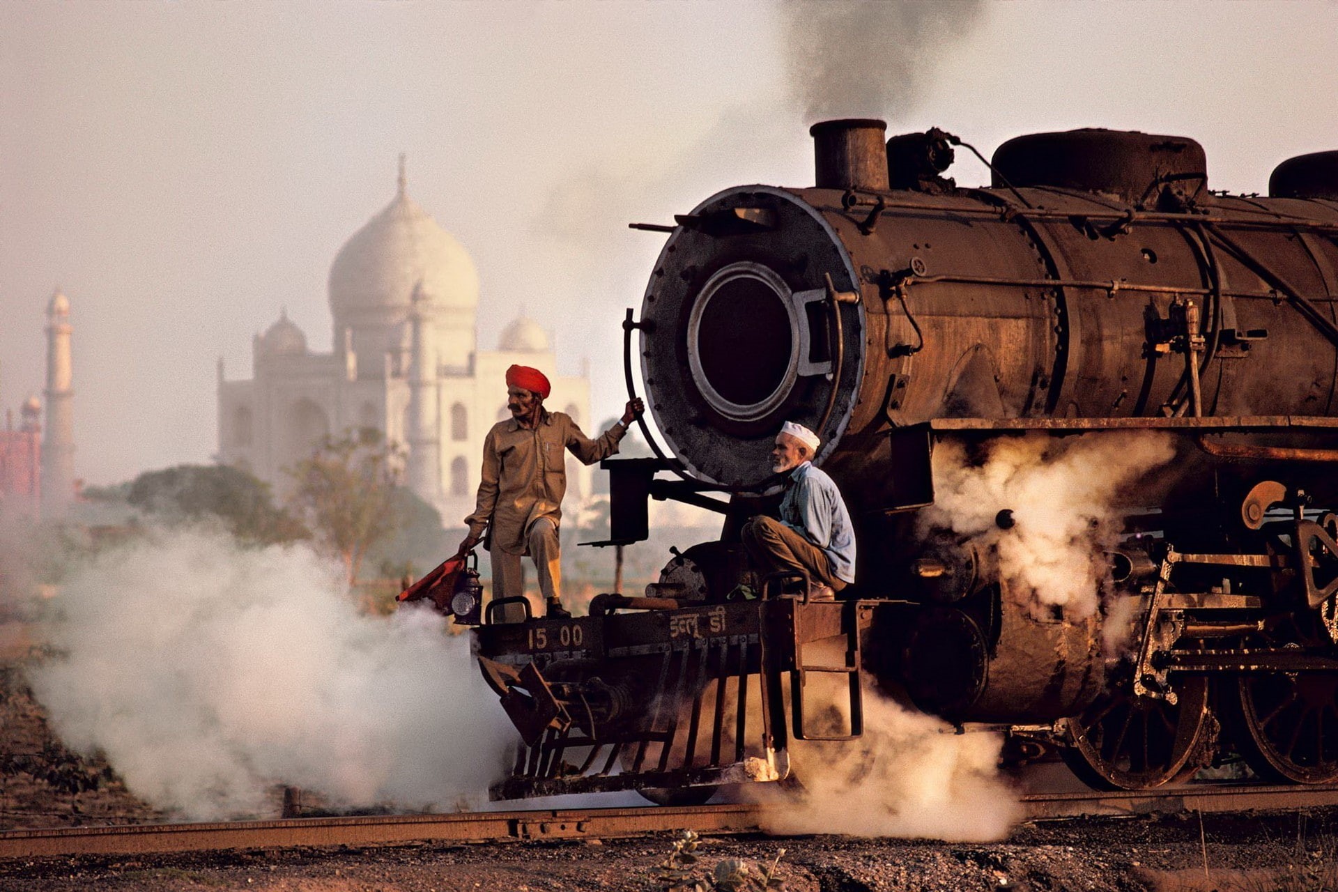 steam locomotive, wheels, India, railway, pipes, 1080P, Steve McCurry, old, train, old people, trees, vintage, standing, looking away, smoke, sitting, HD Wallpaper