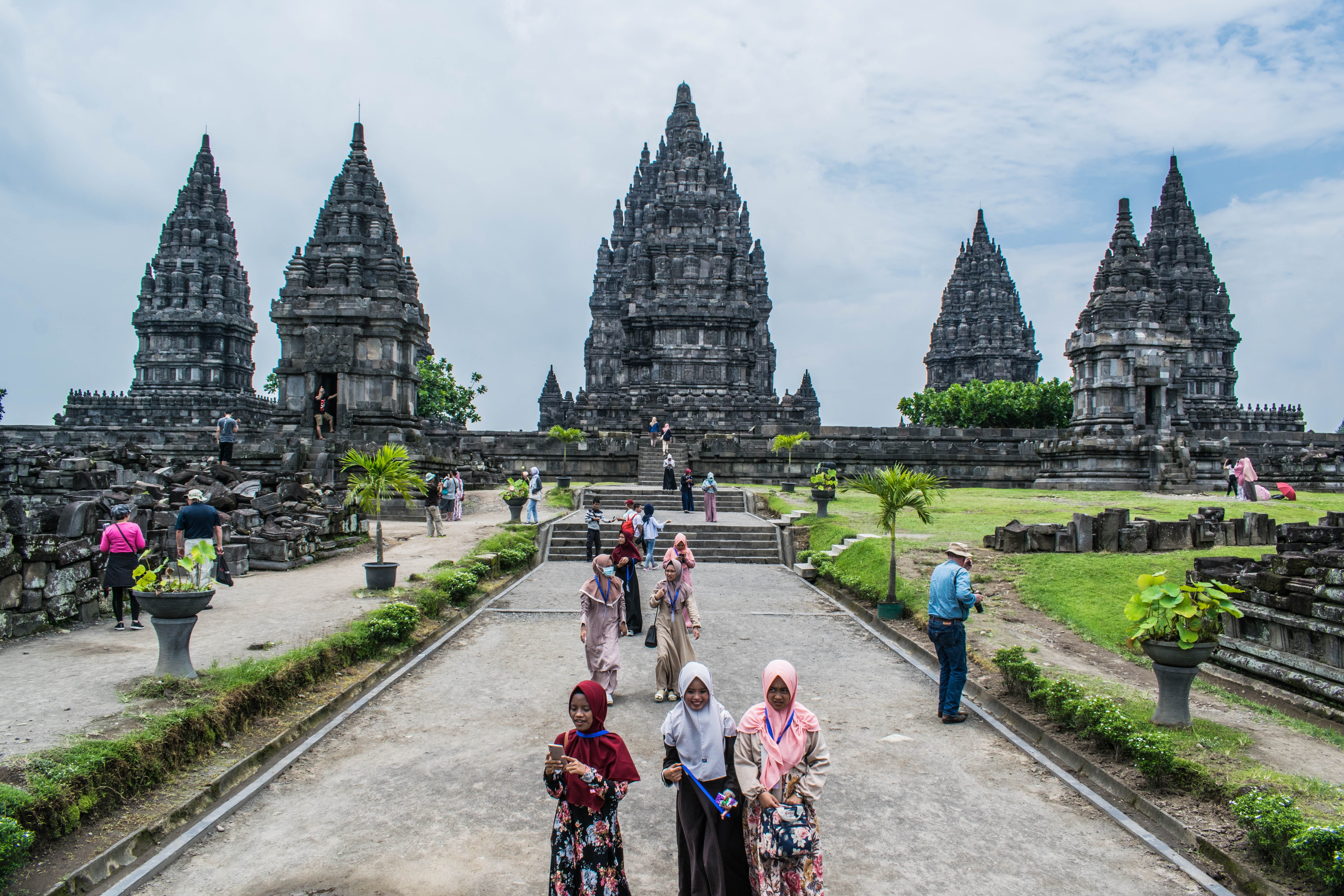 travel destinations, architecture, archaeology, outdoors, built structure, jogjakarta, place of worship, hindu, budista, women, the past, yogjakarta, belief, HD Wallpaper