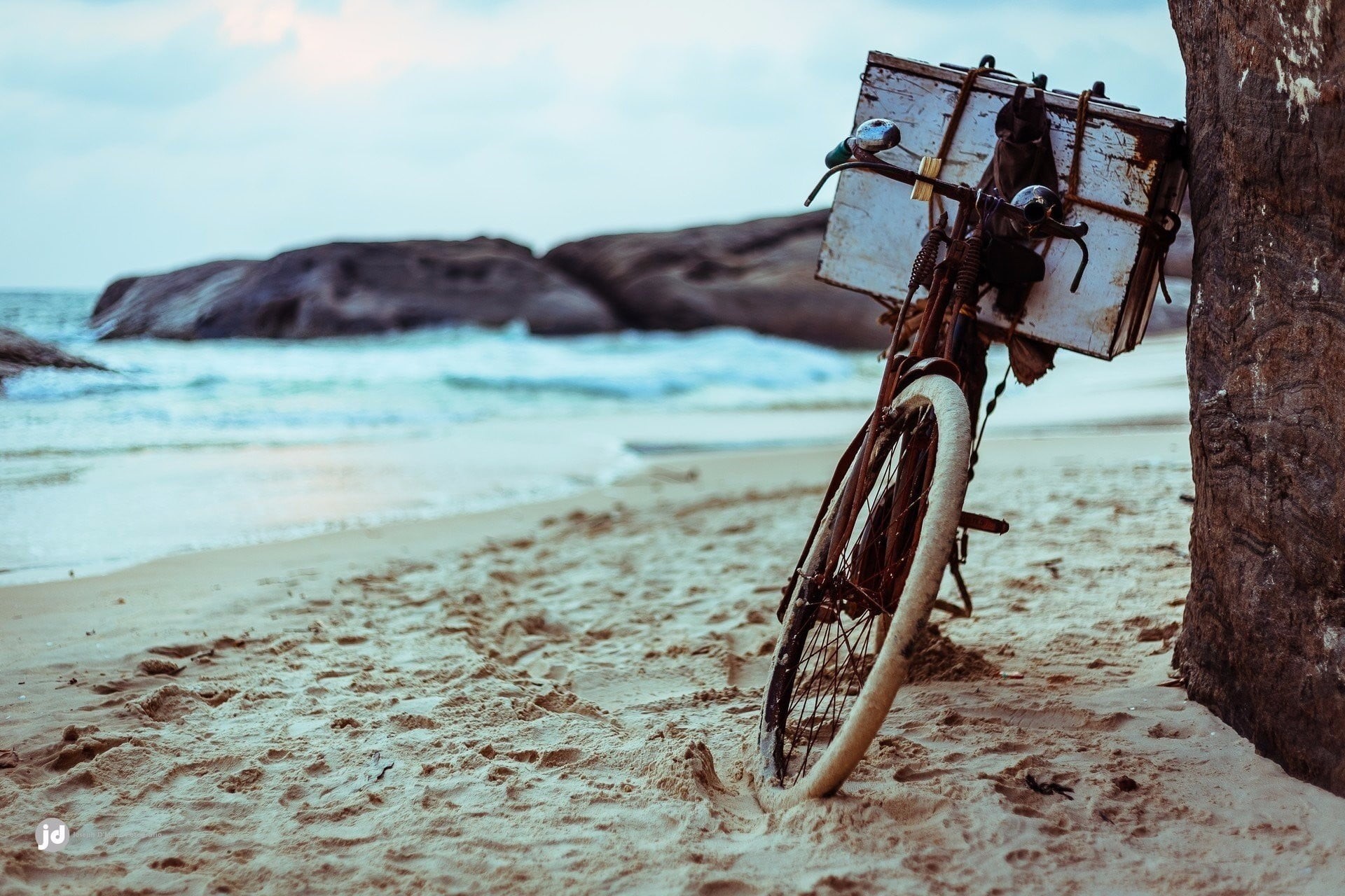 day, rocks, sea, no people, focus on foreground, metal, land, close-up, beach, sand, water, damaged, 1080P, rock, bike, nature, commuter, outdoors, wooden, HD Wallpaper