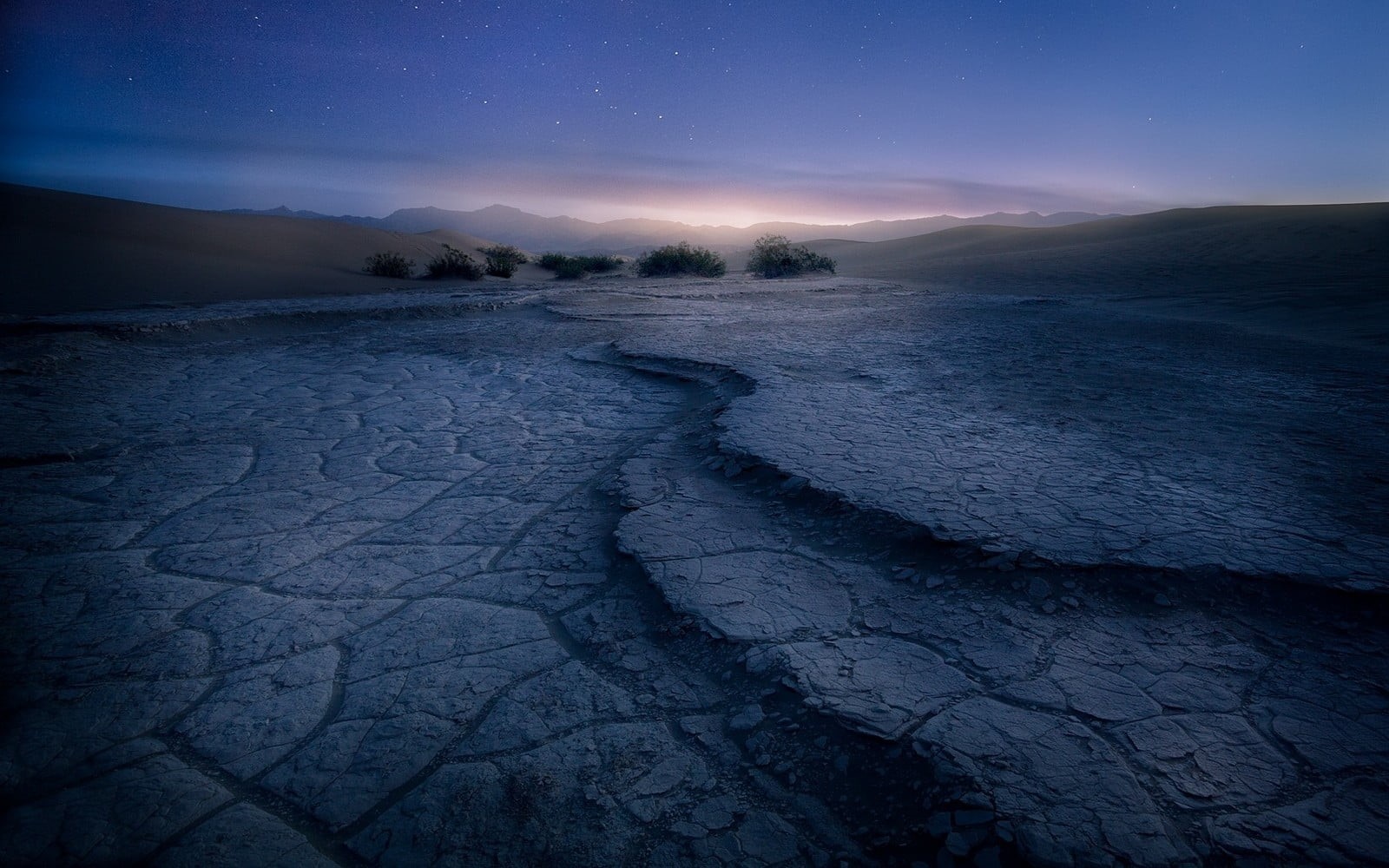 dune, dark, beauty in nature, land, desert, snow, night, soil, winter, cracked, 720P, scenics - nature, environment, stars, cloud - sky, shrubs, mountains, HD Wallpaper