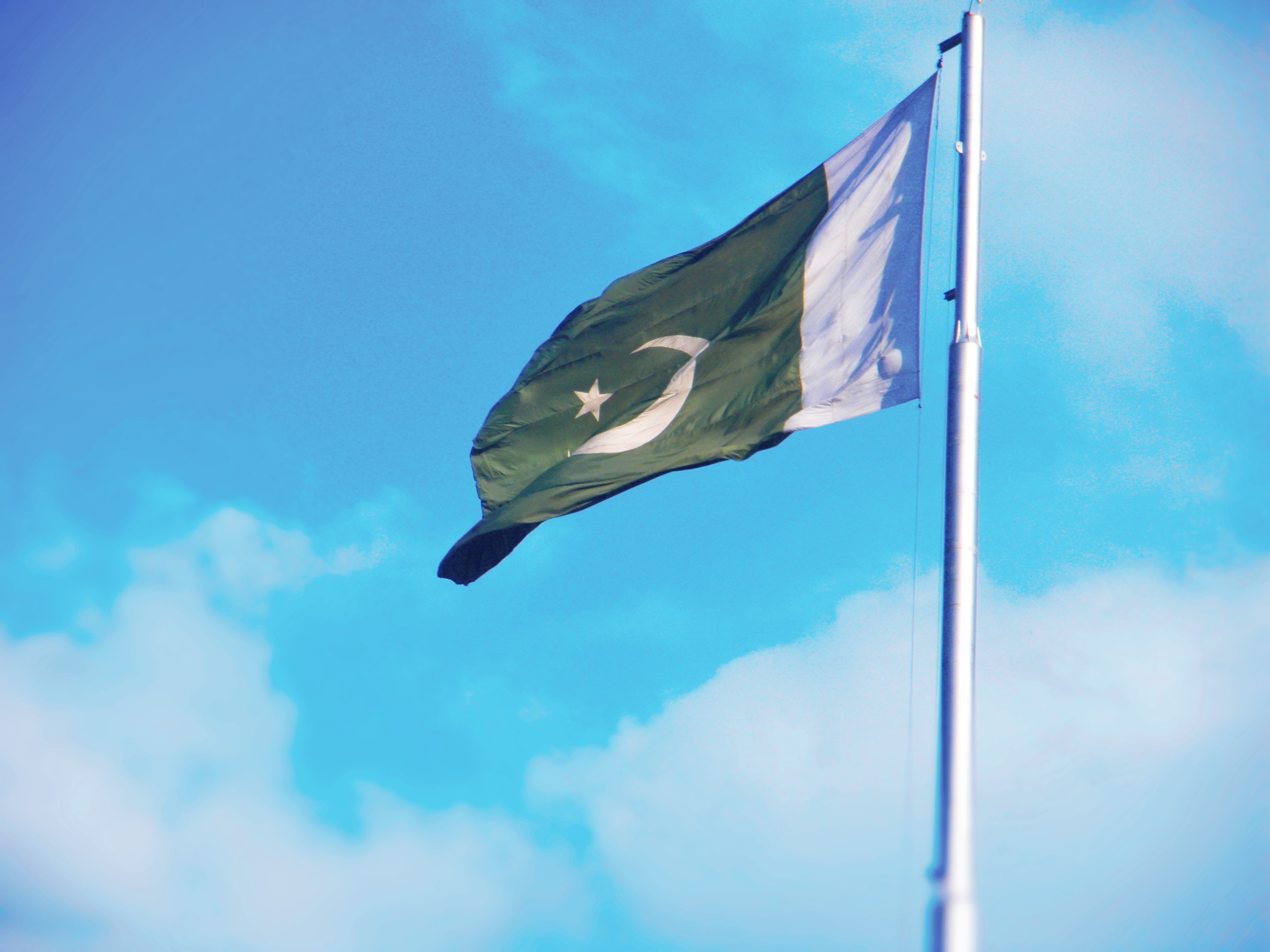 outdoors, blue, sunlight, cloud - sky, day, 2K, copy space, wind, no people, waving, patriotism, nature, pride, pakistan, pole, sky, flag, low angle view, HD Wallpaper