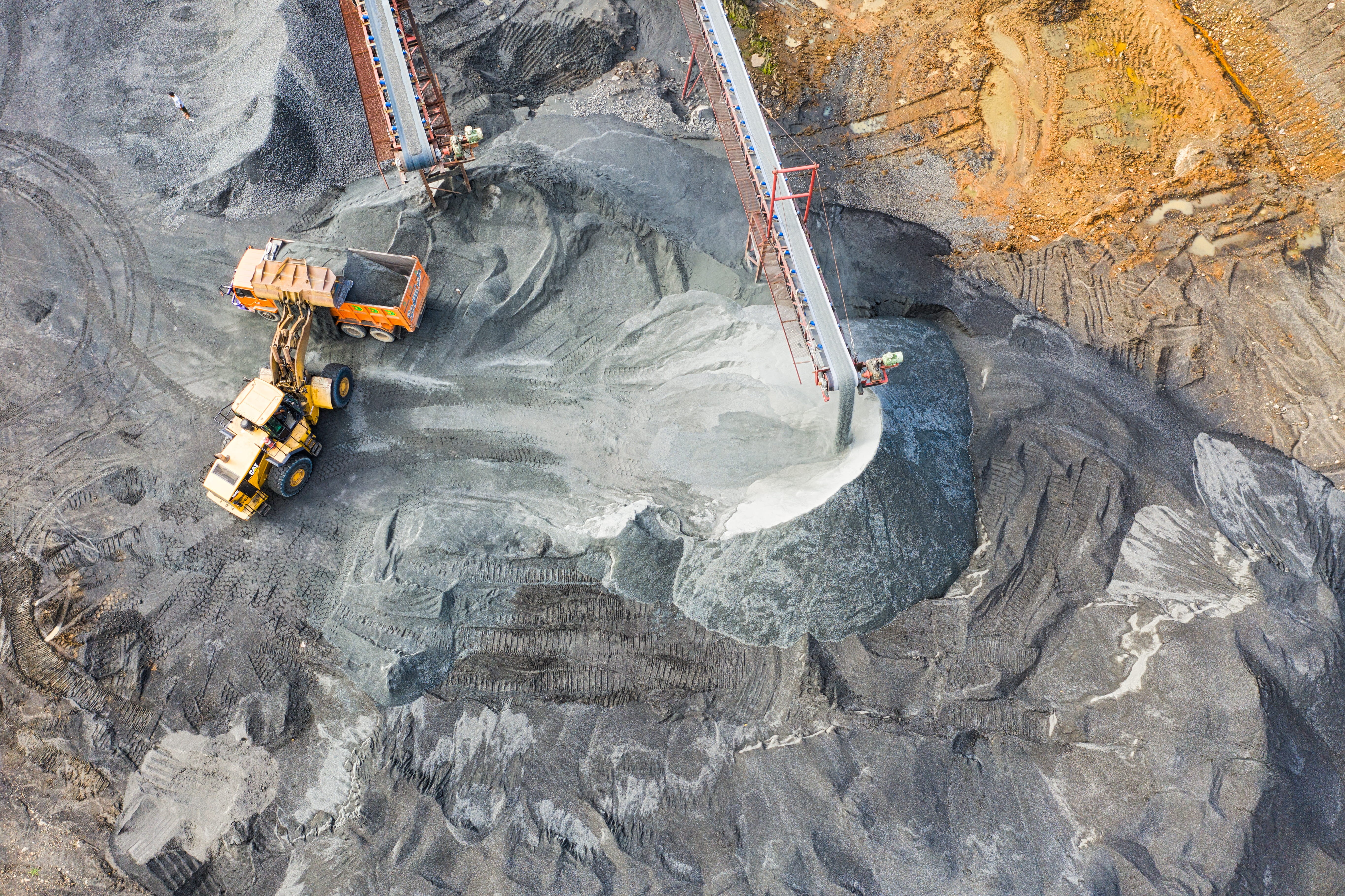 outdoors, construction machinery, construction industry, truck, high angle view, aerial shot, colors, no people, scenic, coal mine, daylight, day, industry, HD Wallpaper