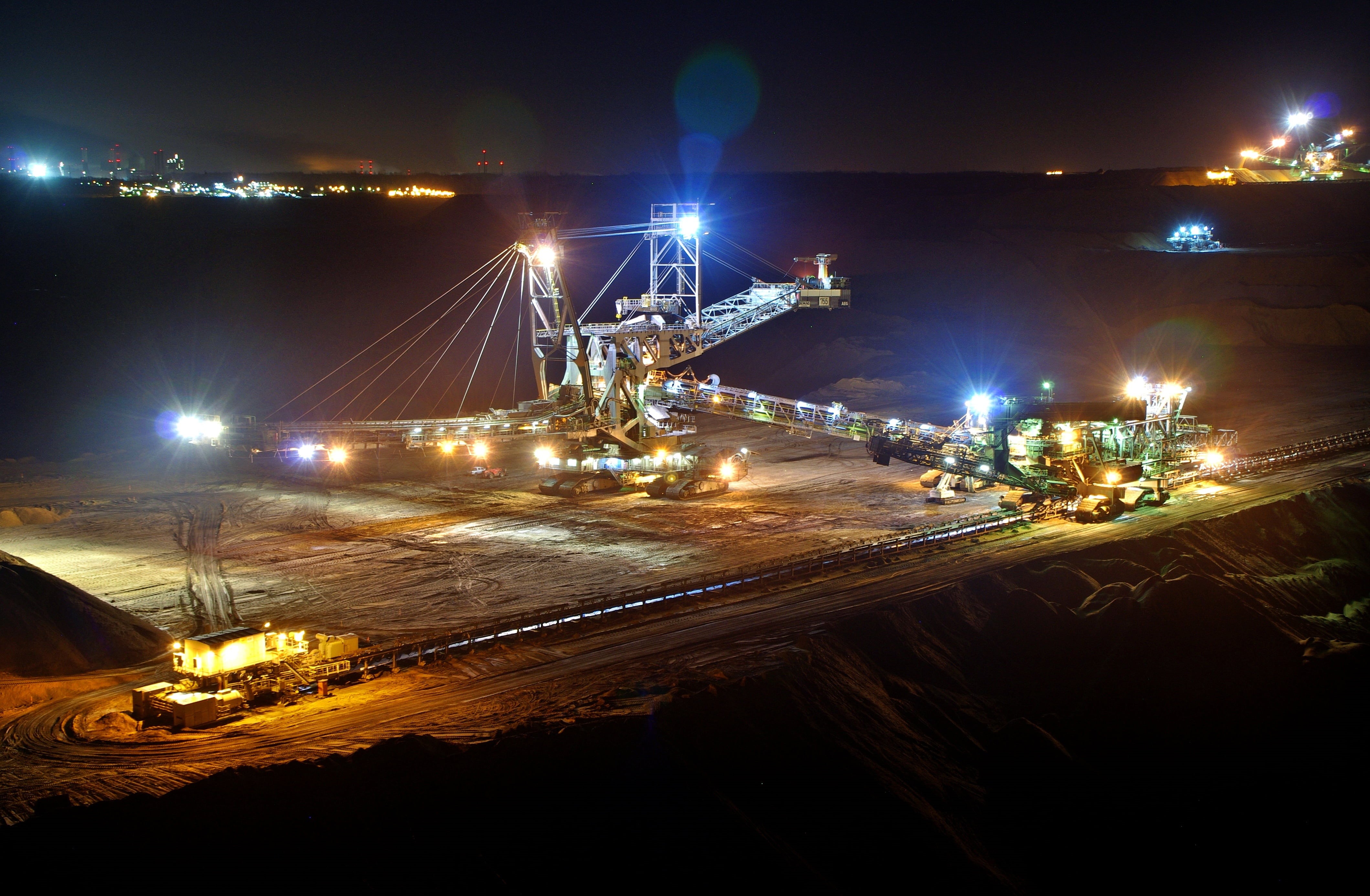 bucket wheel excavators, environmental issues, outdoors, photography, no people, transportation, freight transportation, illuminated, coal mining, architecture, HD Wallpaper