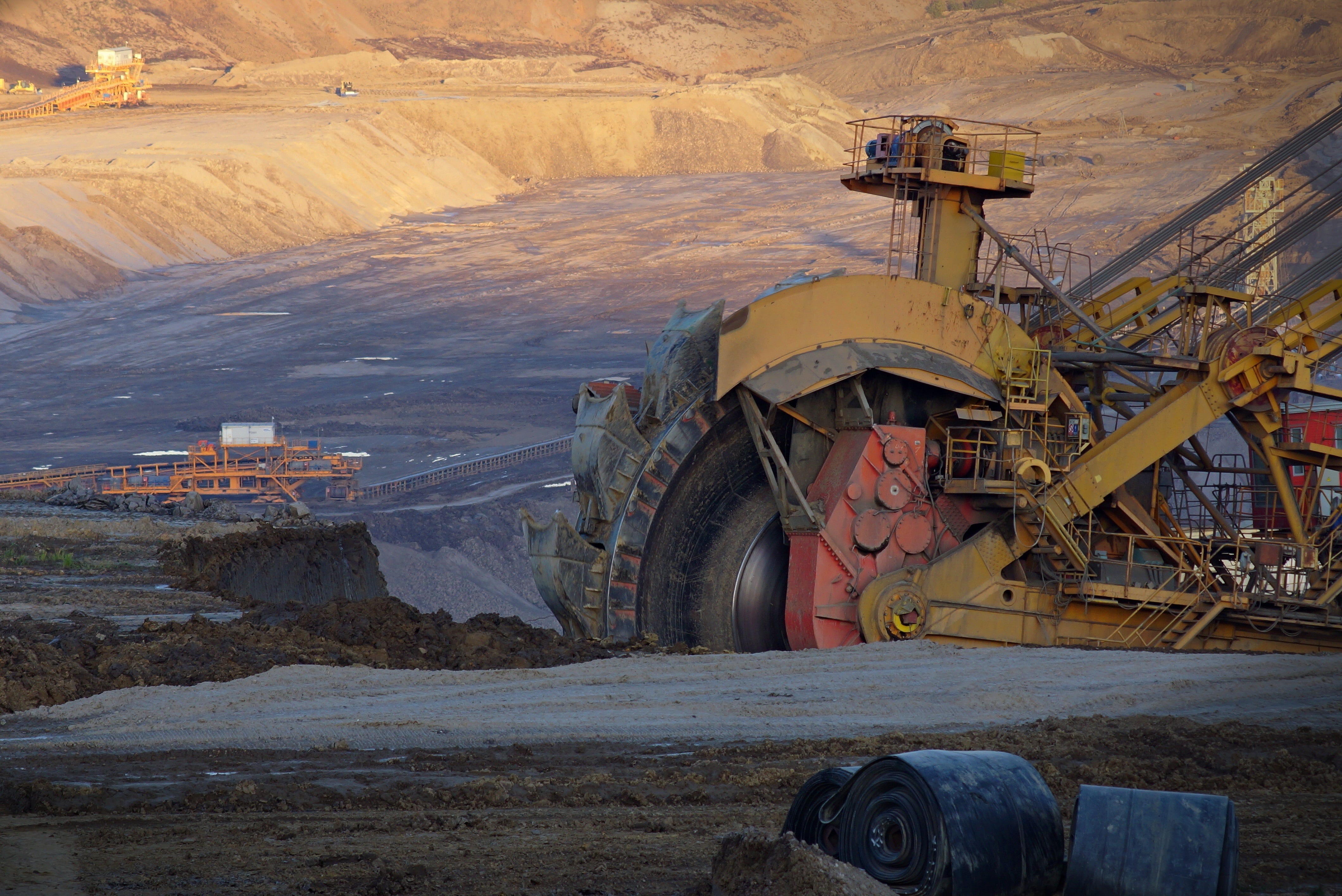 black, mining, heavy, wheel, 4K, outdoors, coal, fuel and power generation, transportation, excavator, land, truck, day, construction industry, nature, HD Wallpaper