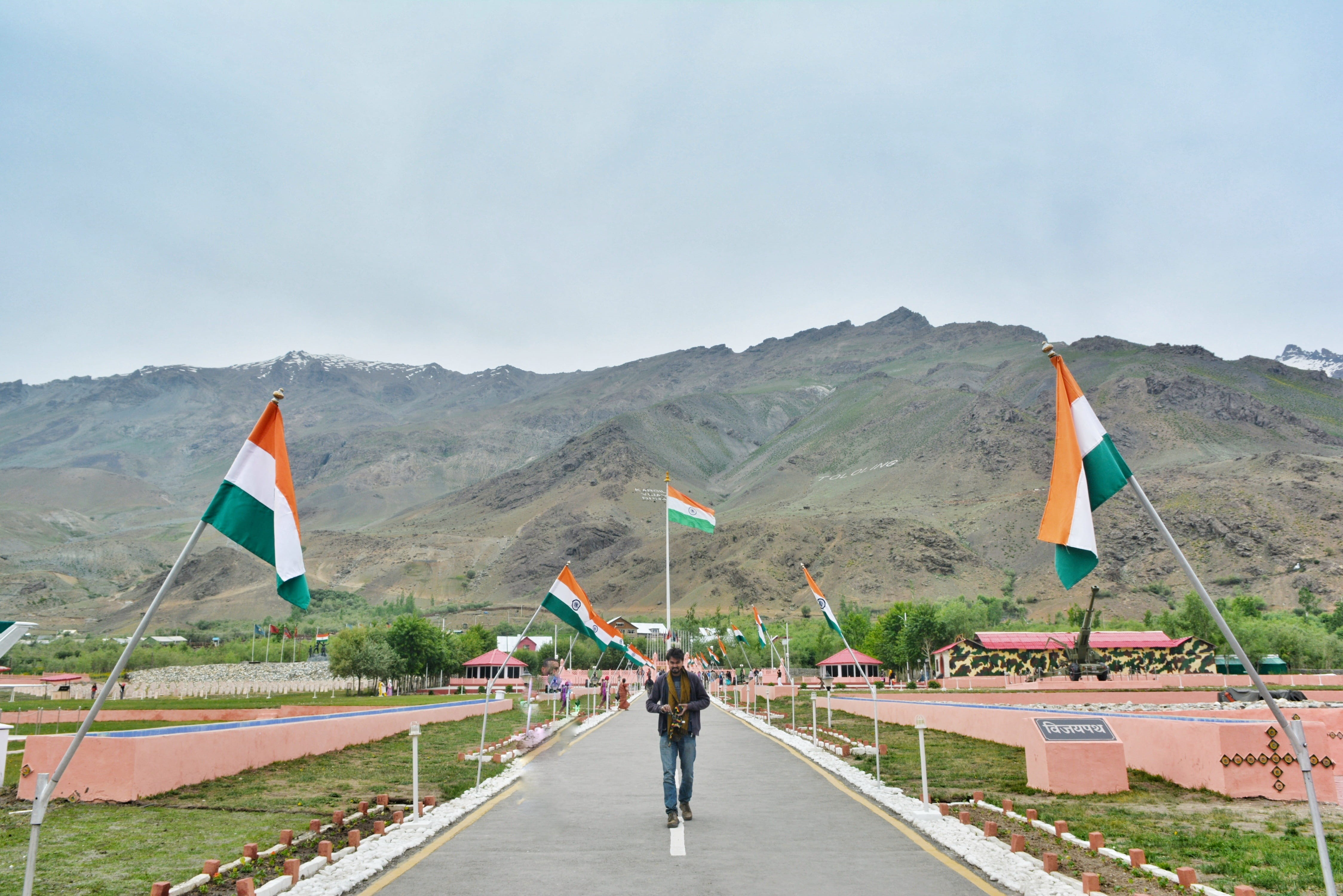 one person, men, patriotism, 4K, nature, beauty in nature, ladakh, kashmir, full length, kargil war memorial, real people, freedom, kargil, lifestyles, HD Wallpaper