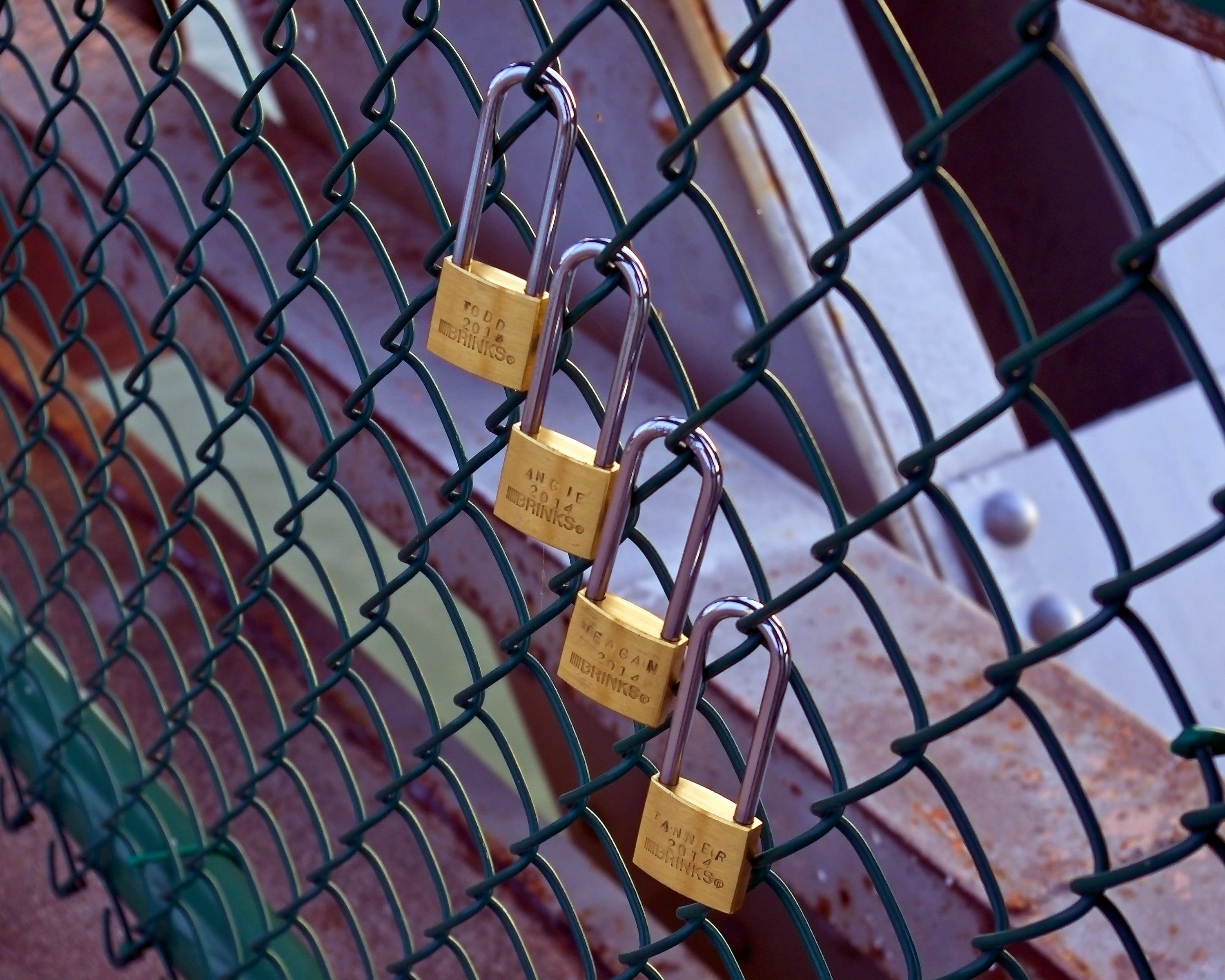 positive emotion, barrier, romantic, protection, south dakota, missouri natnl recreational river, day, romance, 2K, lock, heart, iron, safety, architecture, HD Wallpaper