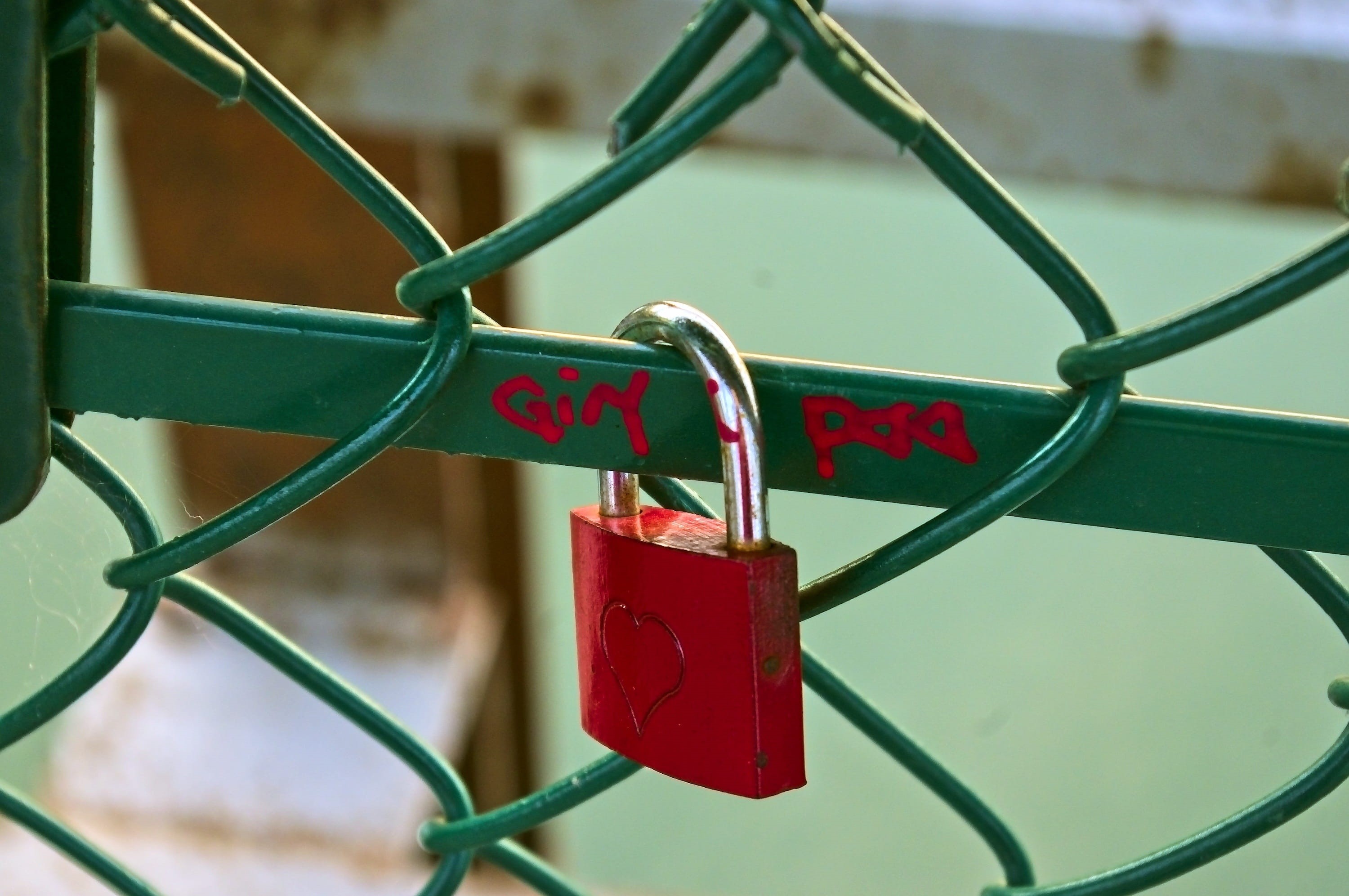 safety, emotion, security, nebraska, positive emotion, structure, outdoors, padlock, meridian highway bridge, love lock, close-up, iron, architecture, missouri natnl recreational river, HD Wallpaper