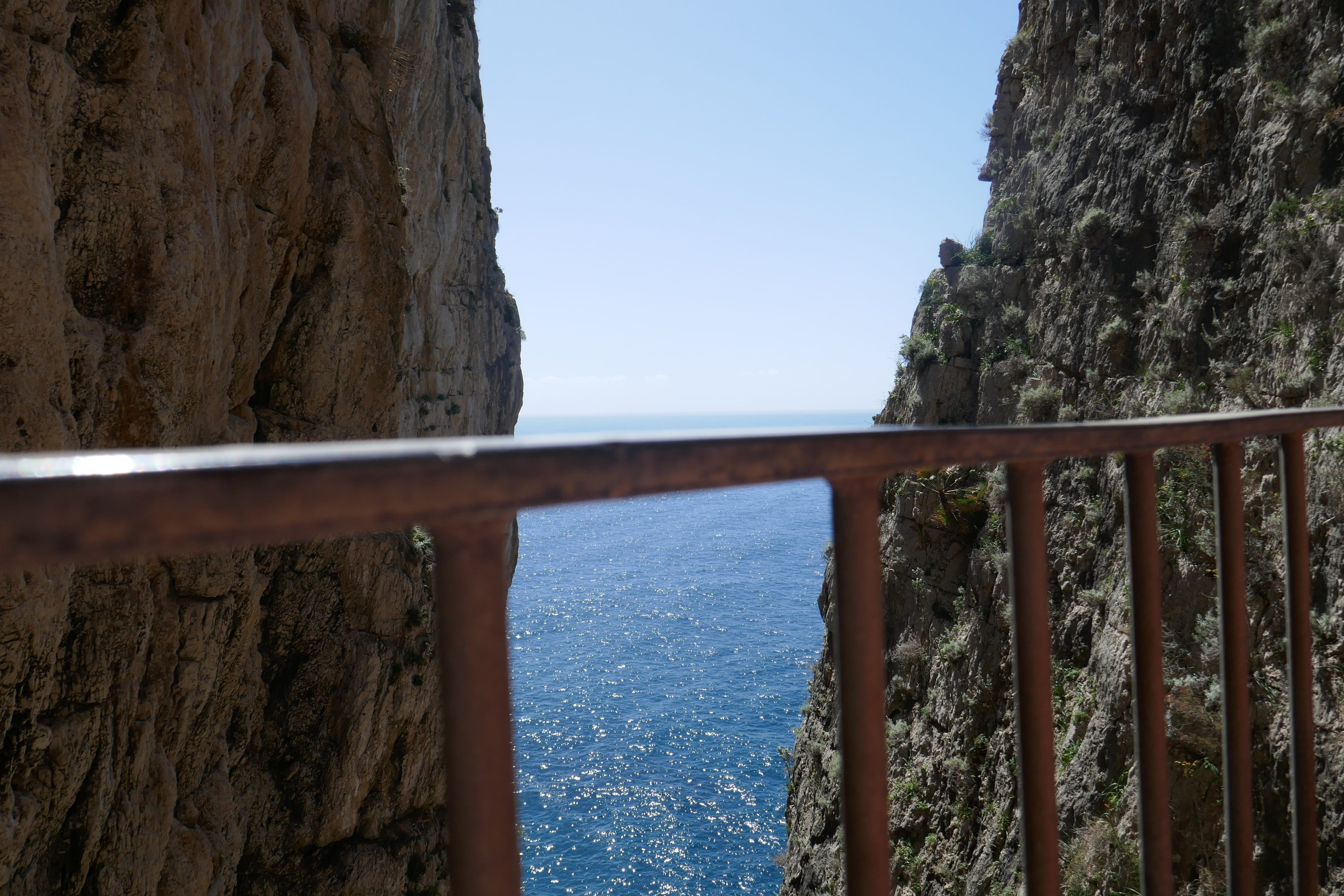 nature, blue sky, montagna spaccata, day, tranquility, outdoors, clear sky, connection, bridge, wood - material, beauty in nature, tree, railing, built structure, HD Wallpaper