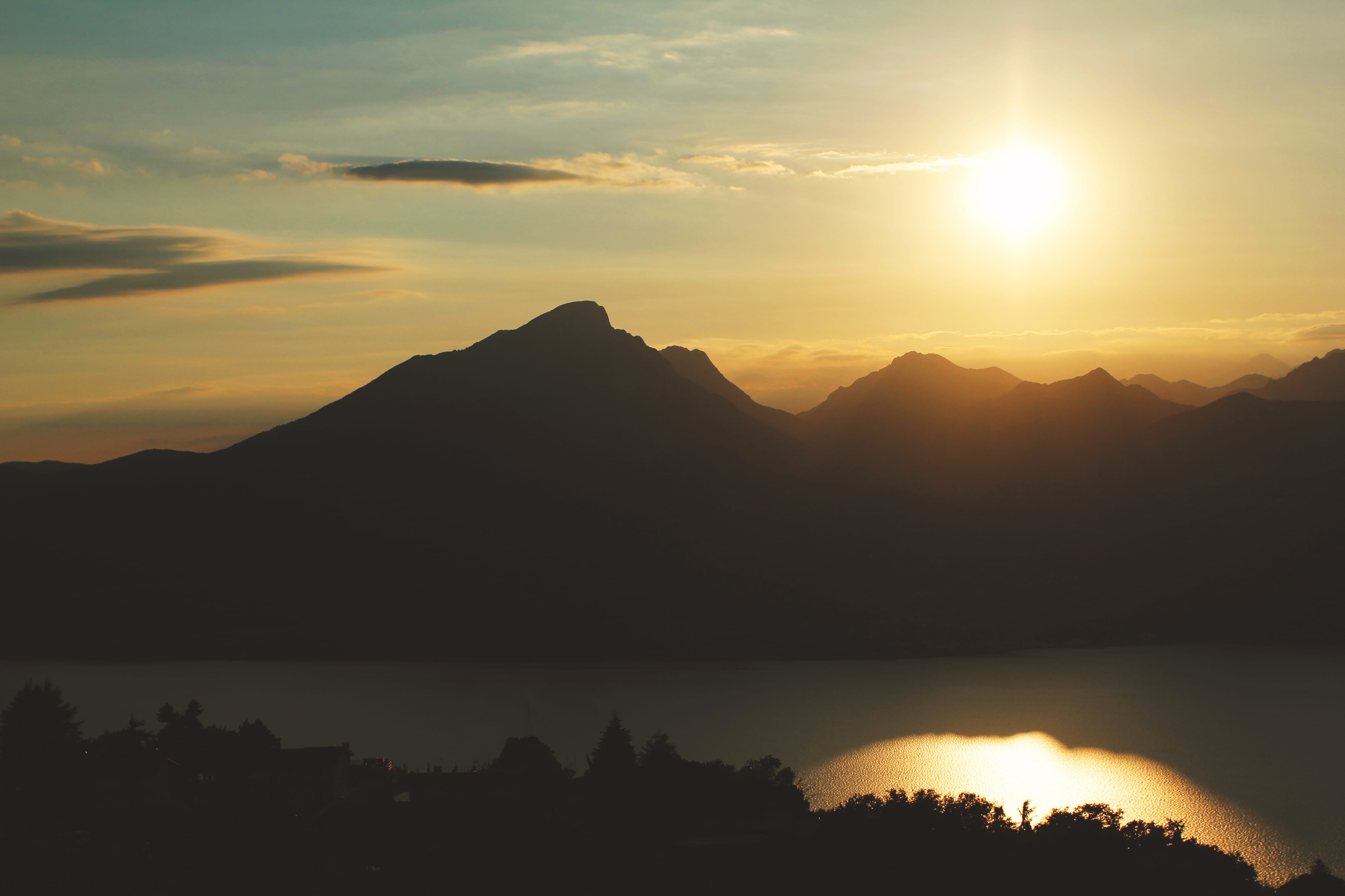 when the sun goes down, lake, lens flare, agriturismo la part di bortolo castellani, mountain range, 5K, tranquil scene, idyllic, no people, nature, non-urban scene, HD Wallpaper