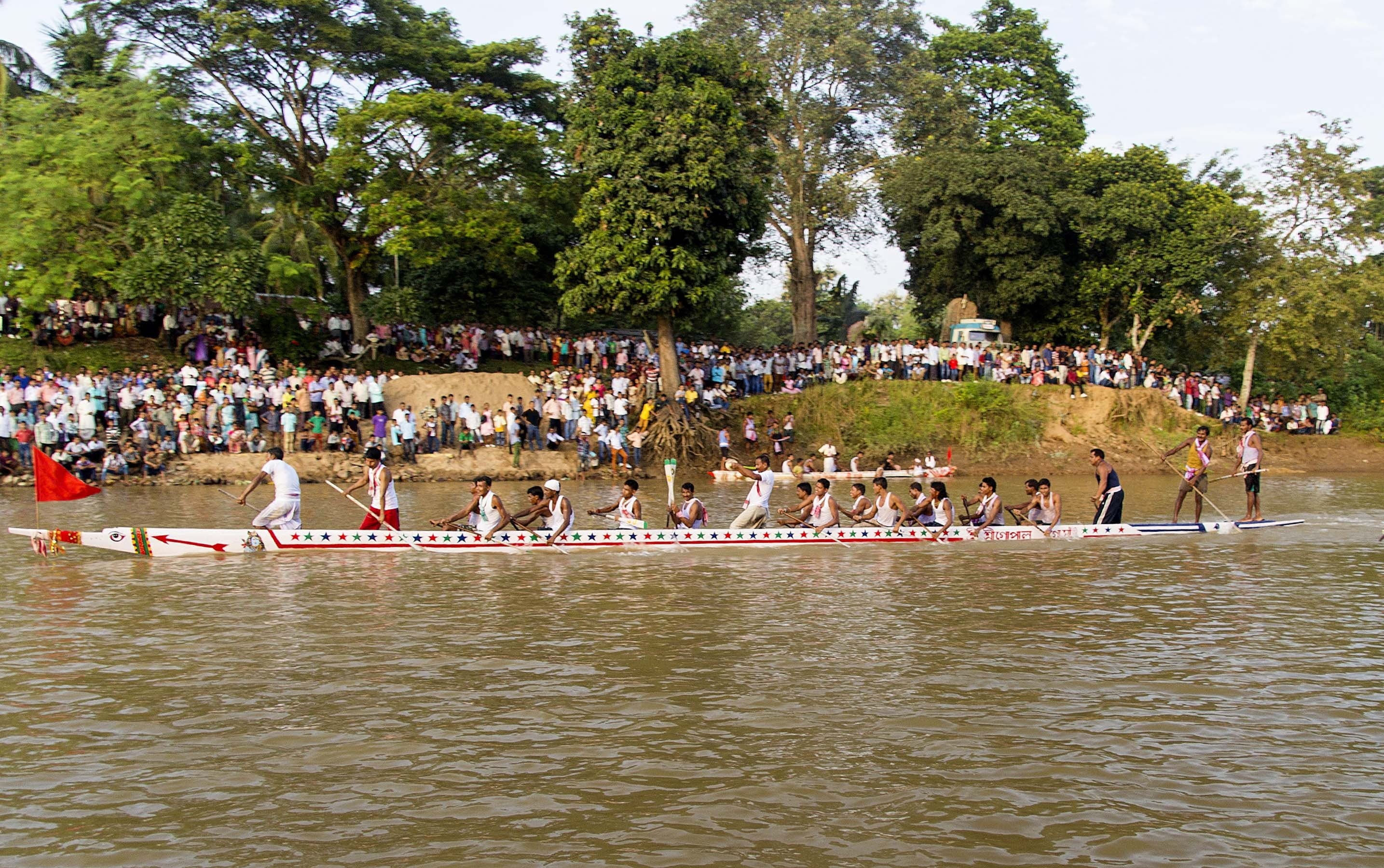 boat, real people, land, outdoors, cultures, assam, men, 2K, people, beach, india, tree, indian, enjoyment, plant, nature, festival, large group of people, HD Wallpaper