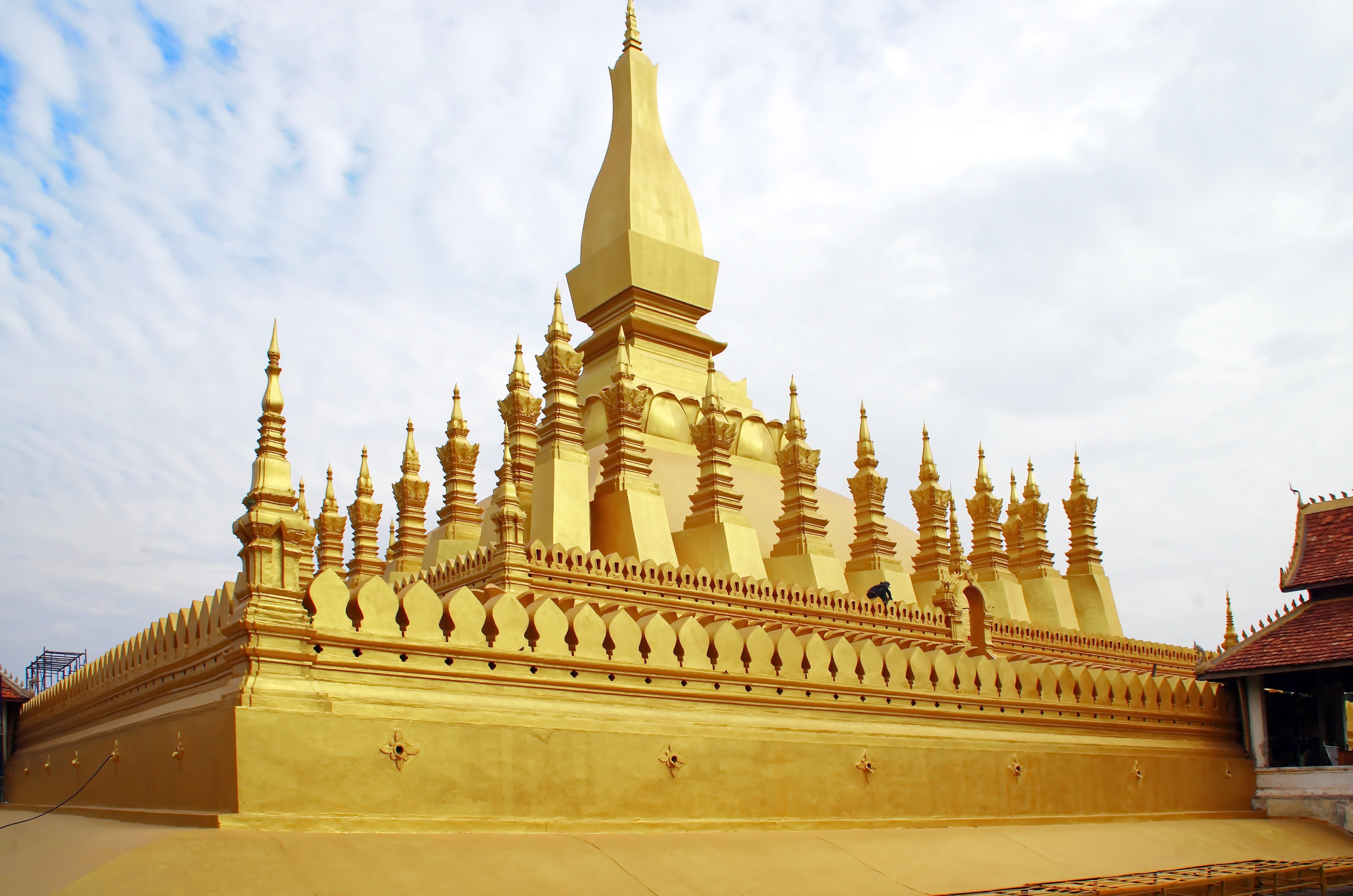sacred art, stupa, laos, travel destinations, pha that luang, sky, belief, vientiane, gold colored, travel, the past, architecture, building exterior, bouddhislme, HD Wallpaper