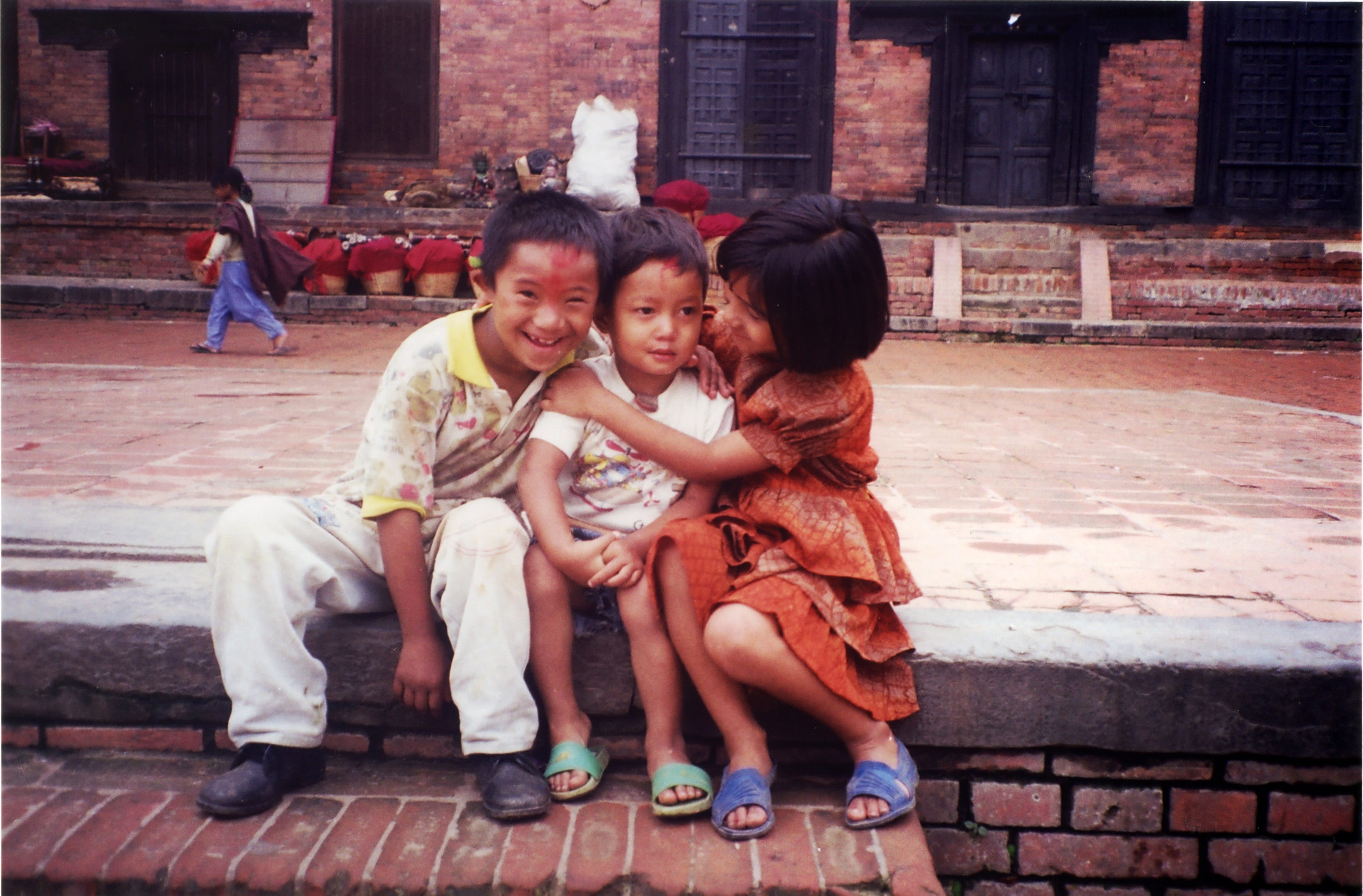 day, real people, built structure, females, people, public domain, india, kids, front view, Nepal, sister, males, poverty, photos, architecture, women, HD Wallpaper