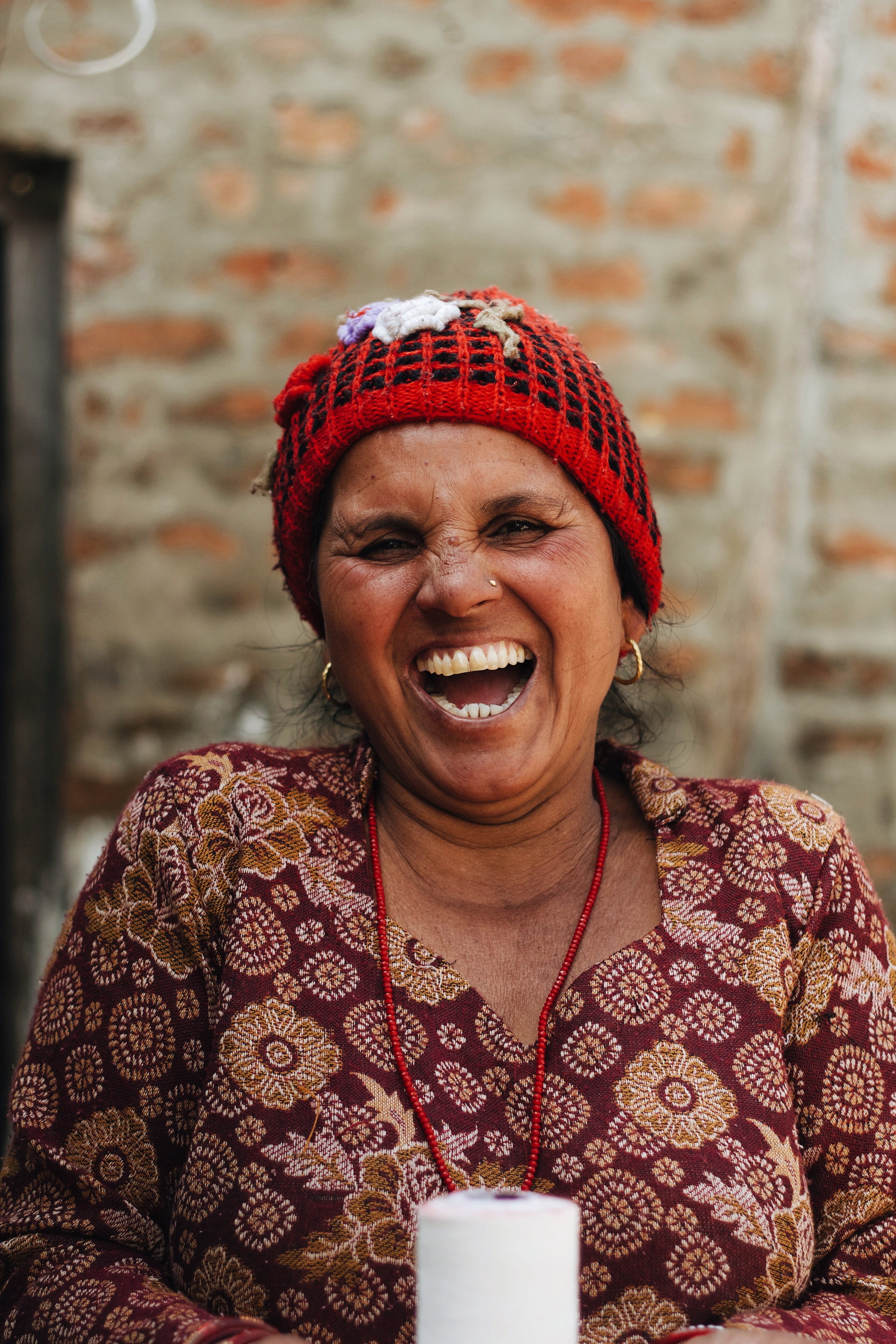 woman laughing, clothing, floral, smile, lifestyles, woman smiling, joy, focus on foreground, cheerful, woman, 5K, leisure activity, one person, smiling, Phone HD Wallpaper