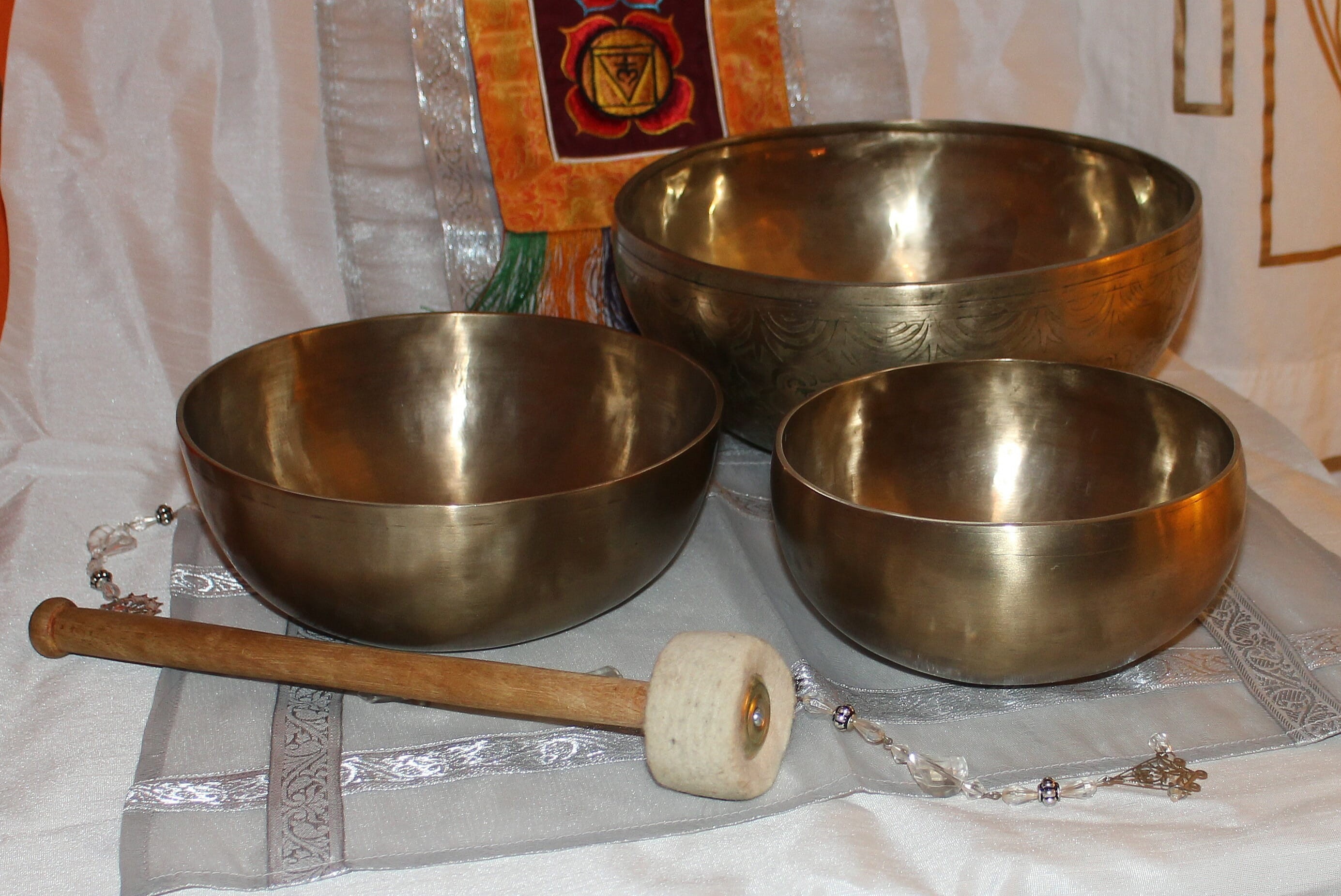 kitchen utensil, Singing Bowls, bowl, sound bowls set, food and drink, silver colored, therapy klangschalenset, singing, no people, gold, shells, therapy, HD Wallpaper