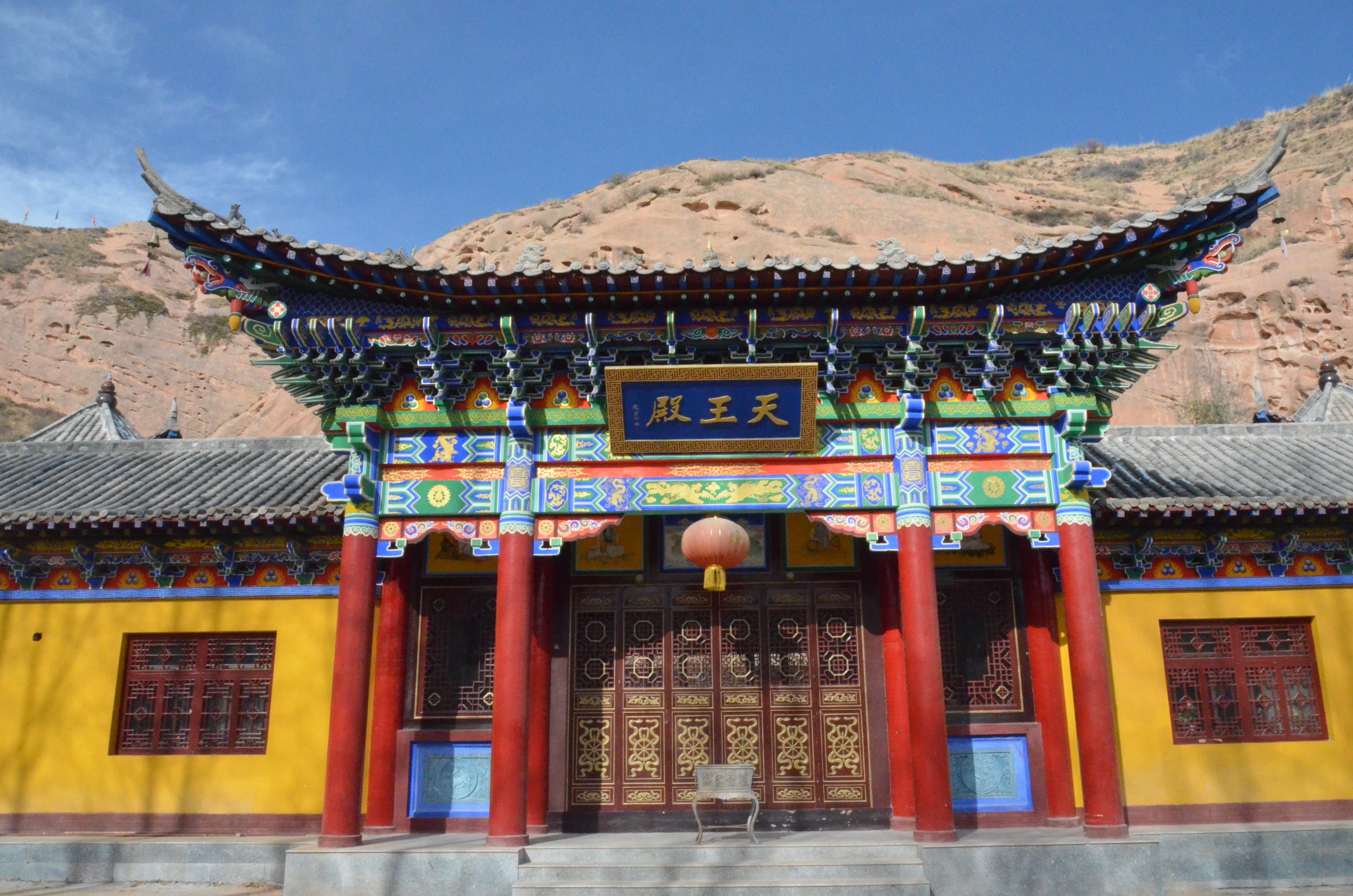 ornate, architectural column, entrance, 2K, religion, built structure, outdoors, day, nature, no people, travel, Zhangye, place of worship, building exterior, HD Wallpaper