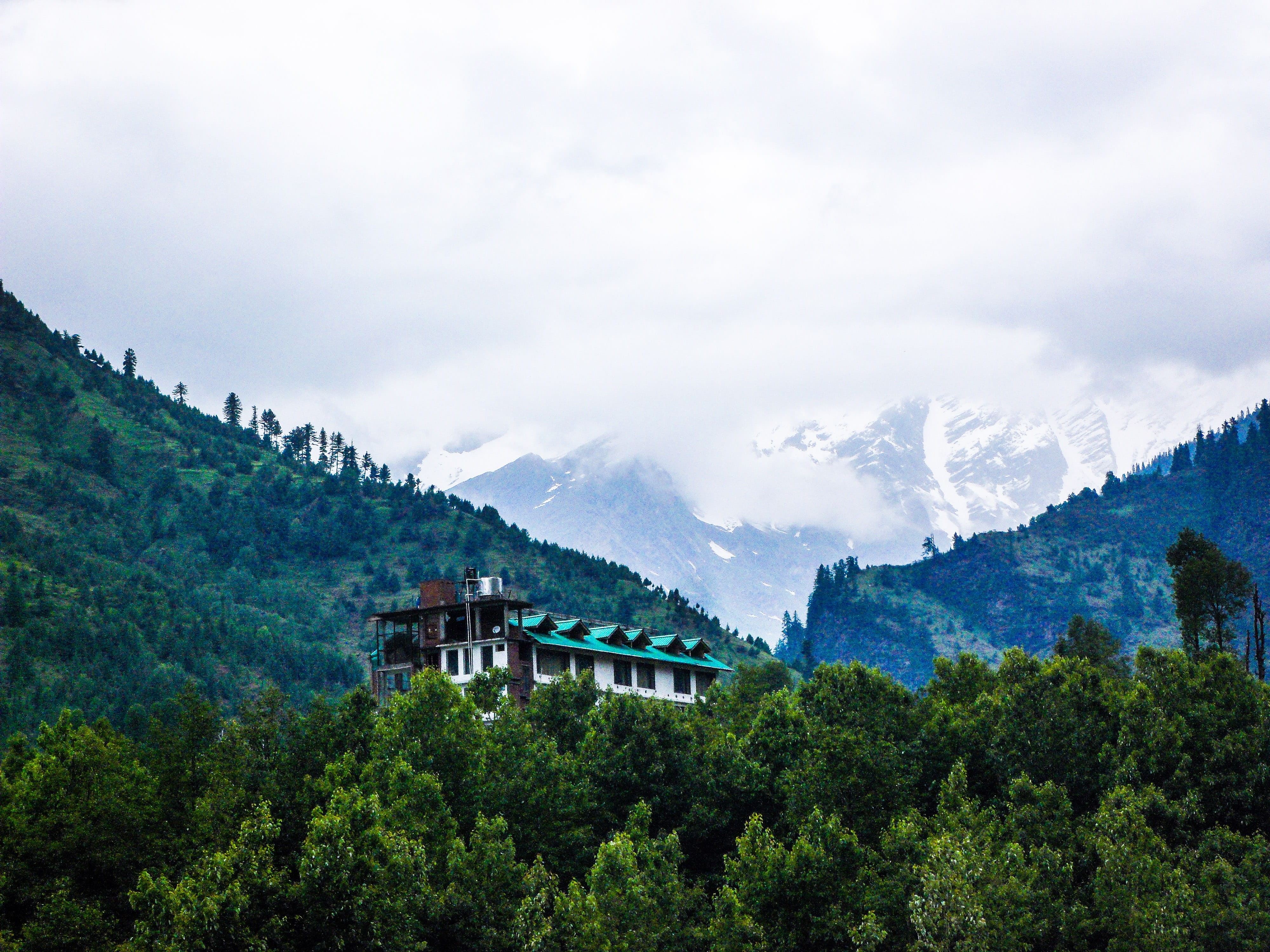 built structure, beauty in nature, no people, outdoors, nature, environment, woodland, building exterior, forest, cloud - sky, 4K, mountain range, sky, HD Wallpaper