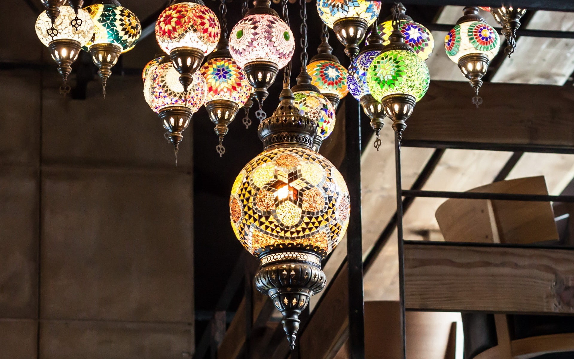 decoration, electric light, close-up, light, electricity, ceiling, 1080P, pendant light, antique, lighting equipment, focus on foreground, lamp, indoors, HD Wallpaper