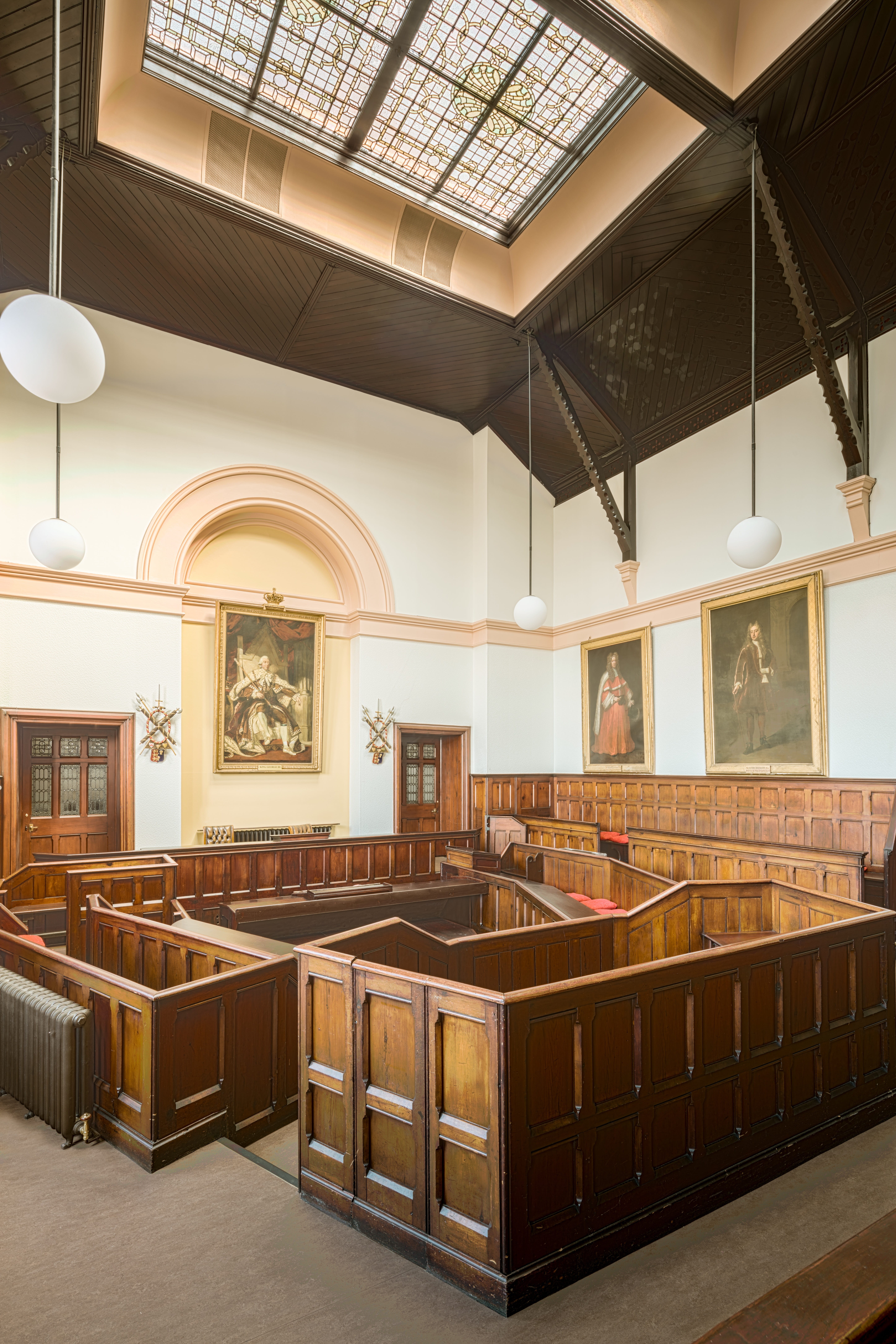 court room, judges, famous, solicitor attorney, examination, trial, absence, judge, no people, seat, tribunal, chester town hall, window, jury, 8K, electric lamp, Phone HD Wallpaper
