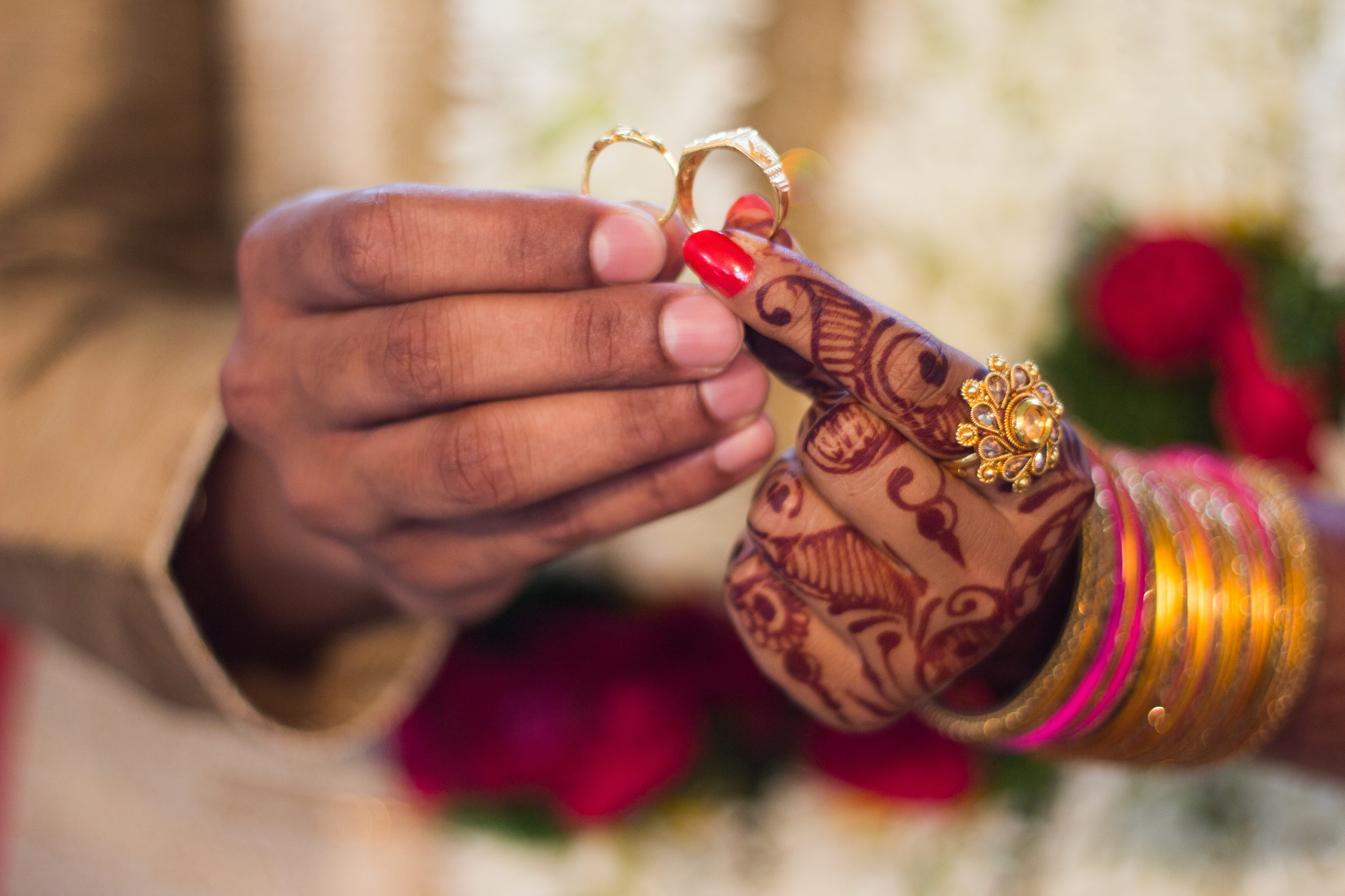 focus on foreground, wedding, rings, hands cupped, hand, life events, decoration, 5K, bangle, holding, women, wear, human hand, one person, henna tattoo, HD Wallpaper
