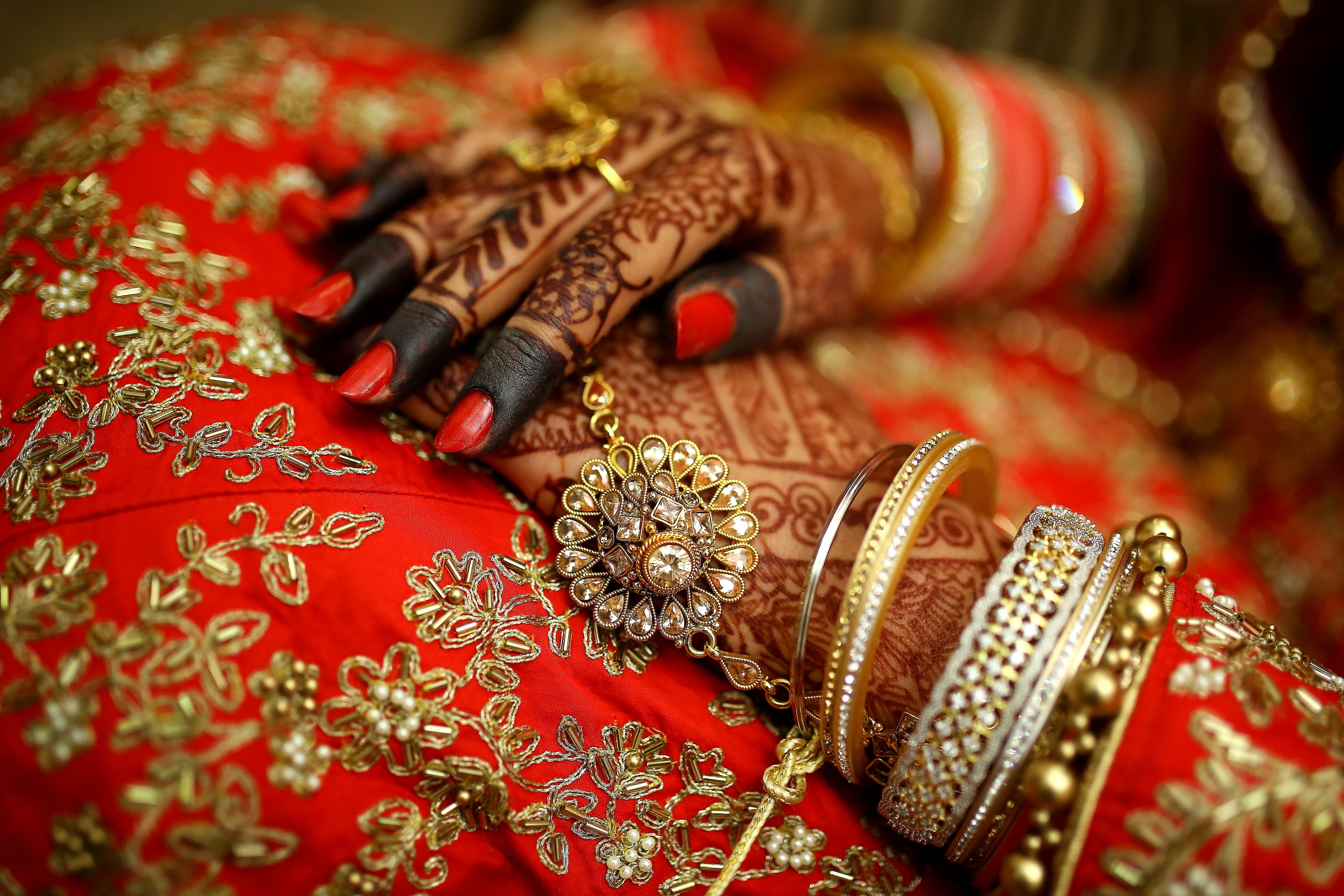 body art, wedding ceremony, bright, henna, life events, hands, indian, hand, close-up, 5K, ornate, handmade, girl, wedding, bangle, floral, clothing, henna tattoo, HD Wallpaper