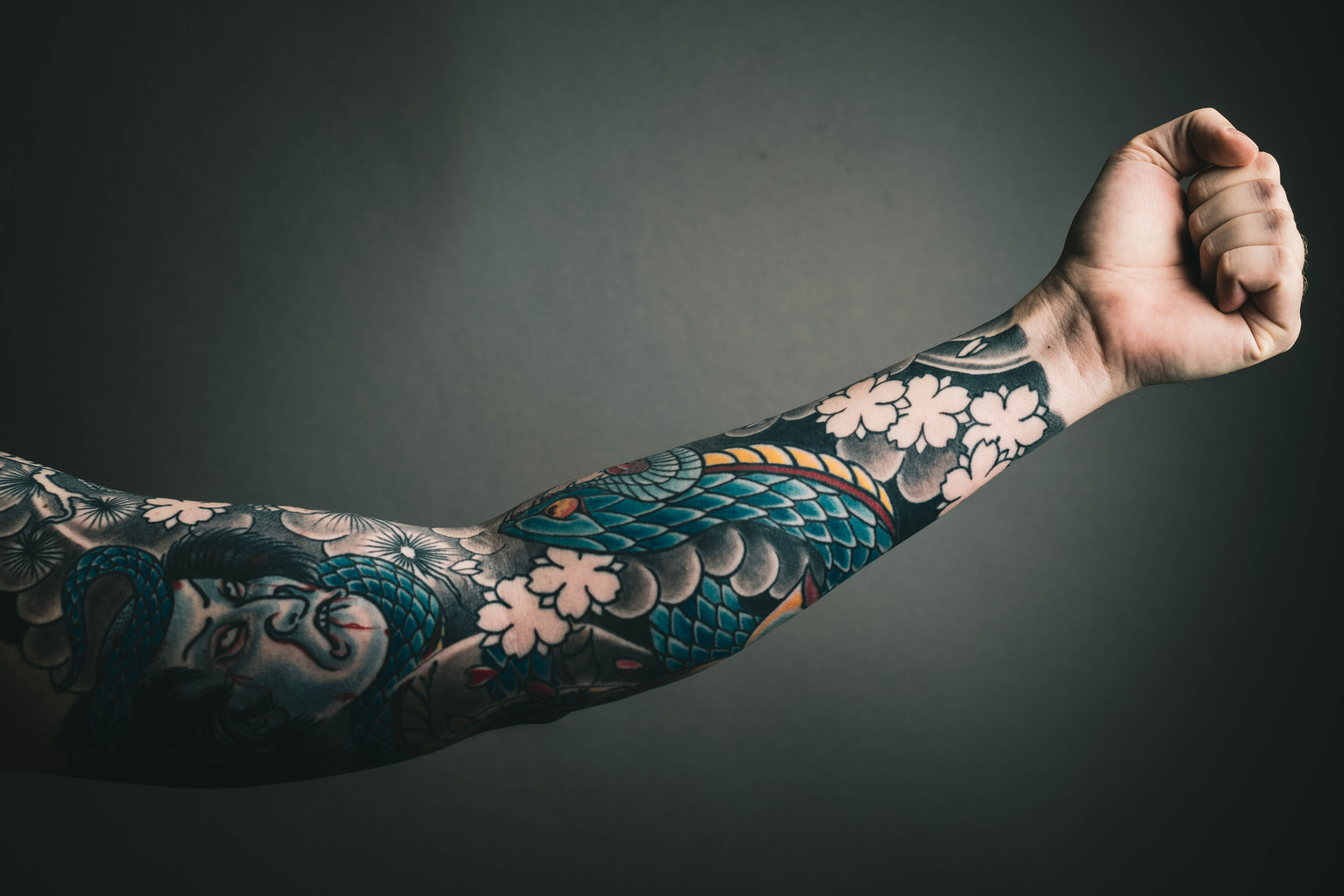 human body part, body part, left, hand, adult, lifestyles, women, 5K, design, real people, tattoo, gray background, finger, style, henna tattoo, photo, HD Wallpaper
