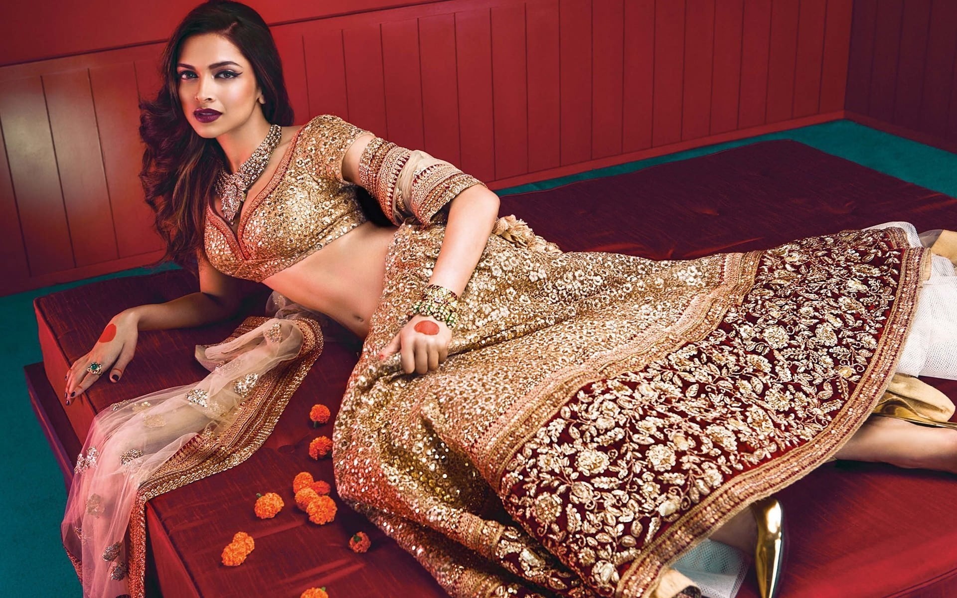 sitting, young women, jewelry, Actresses, 1080P, women, sari, adult, bracelet, one person, young adult, henna tattoo, real people, beautiful woman, indoors, HD Wallpaper