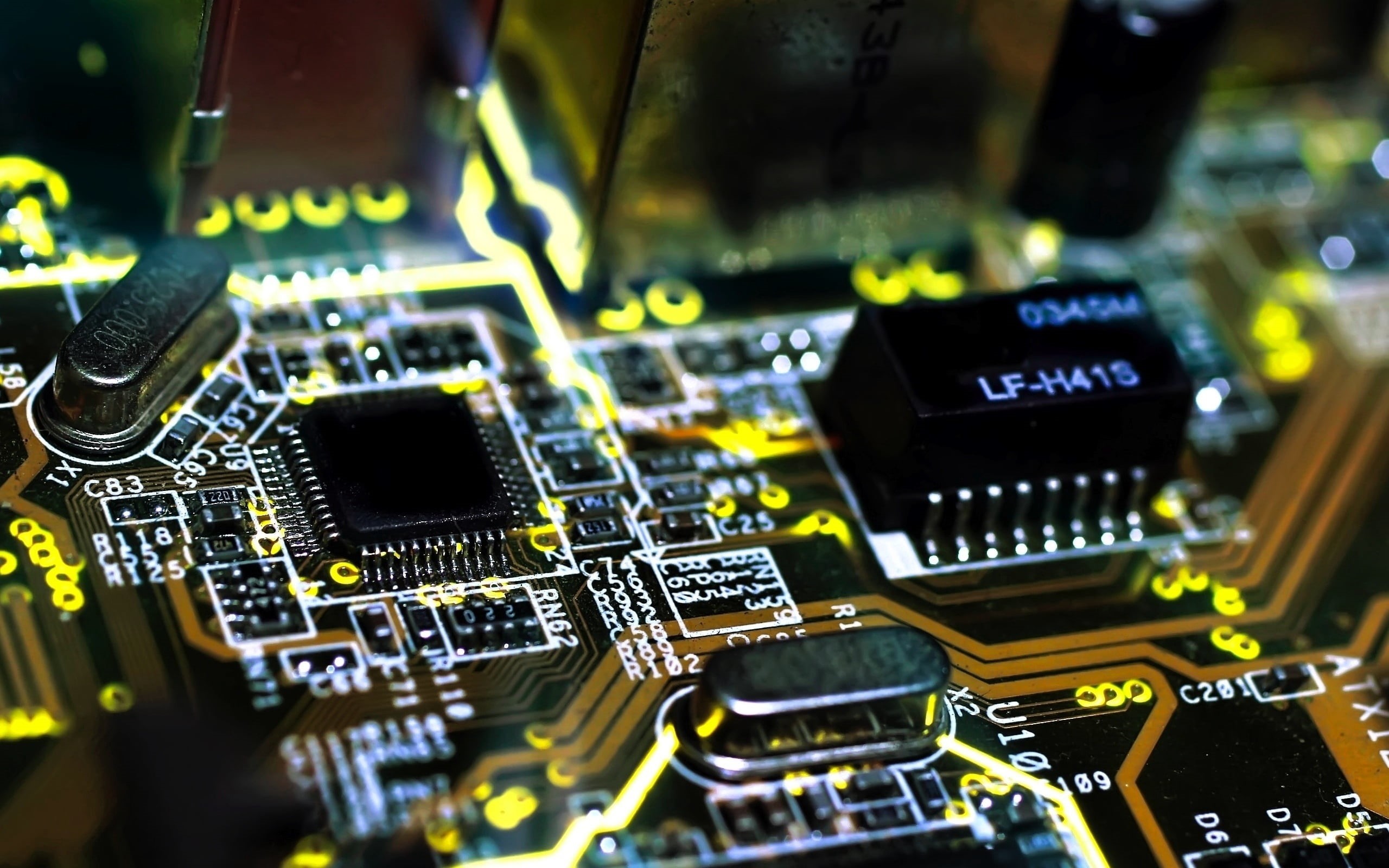 selective focus, runners, technology, backgrounds, close-up, electrical Equipment, iron, computer part, electronics Industry, 2K, black, data, electricity, HD Wallpaper