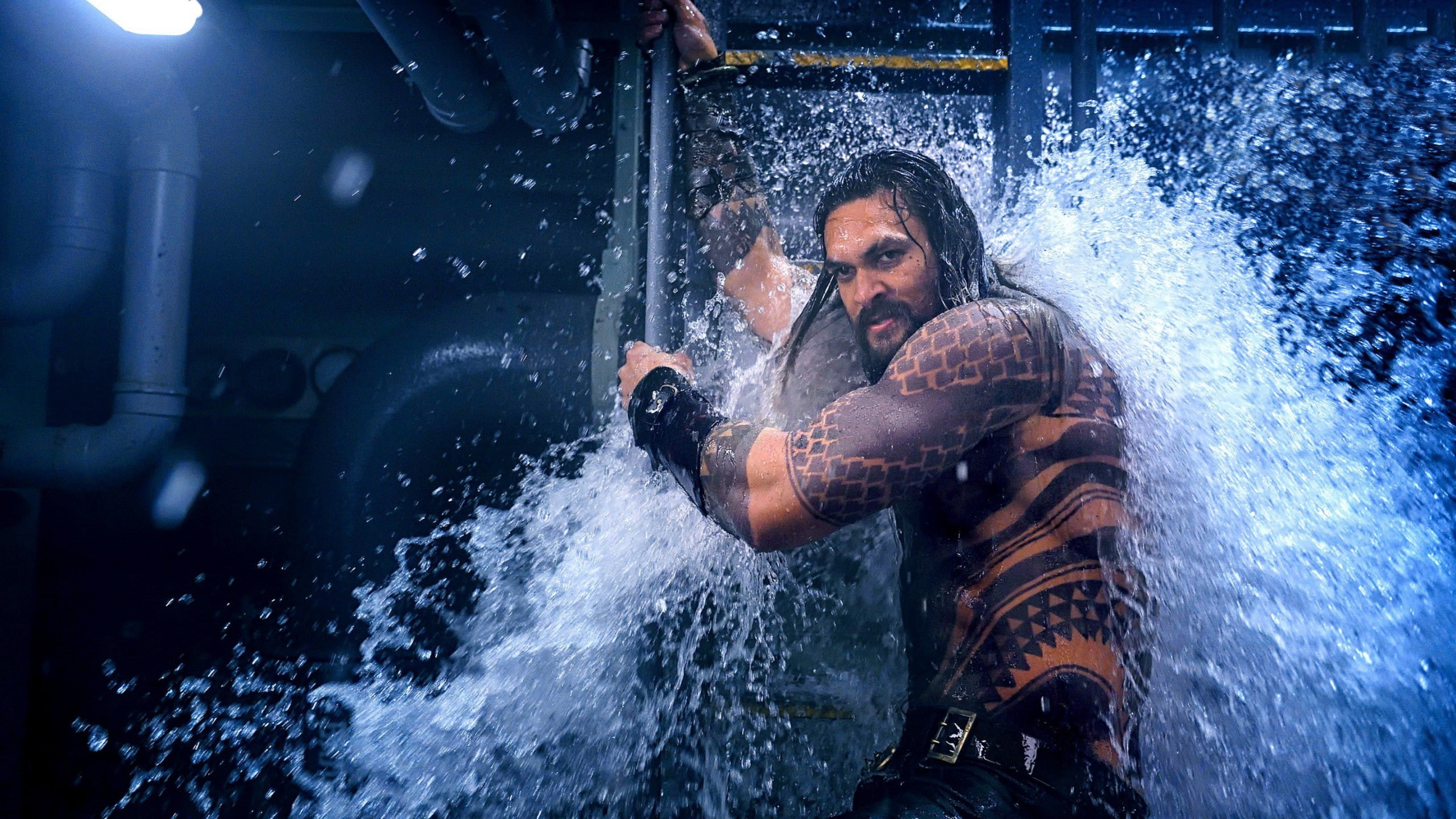 water, front view, one person, sign, nature, Justice League, holding, 2K, splashing, Jason Momoa, adult, hairstyle, real people, lifestyles, strength, HD Wallpaper