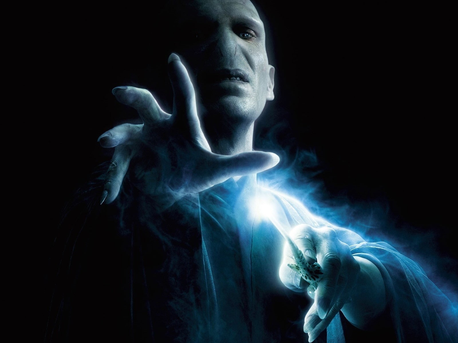 black background, studio shot, darkness, adult, shines, spooky, horror, portrait, voldemort, lord, body part, human body part, Flounce, mystery, halloween, HD Wallpaper