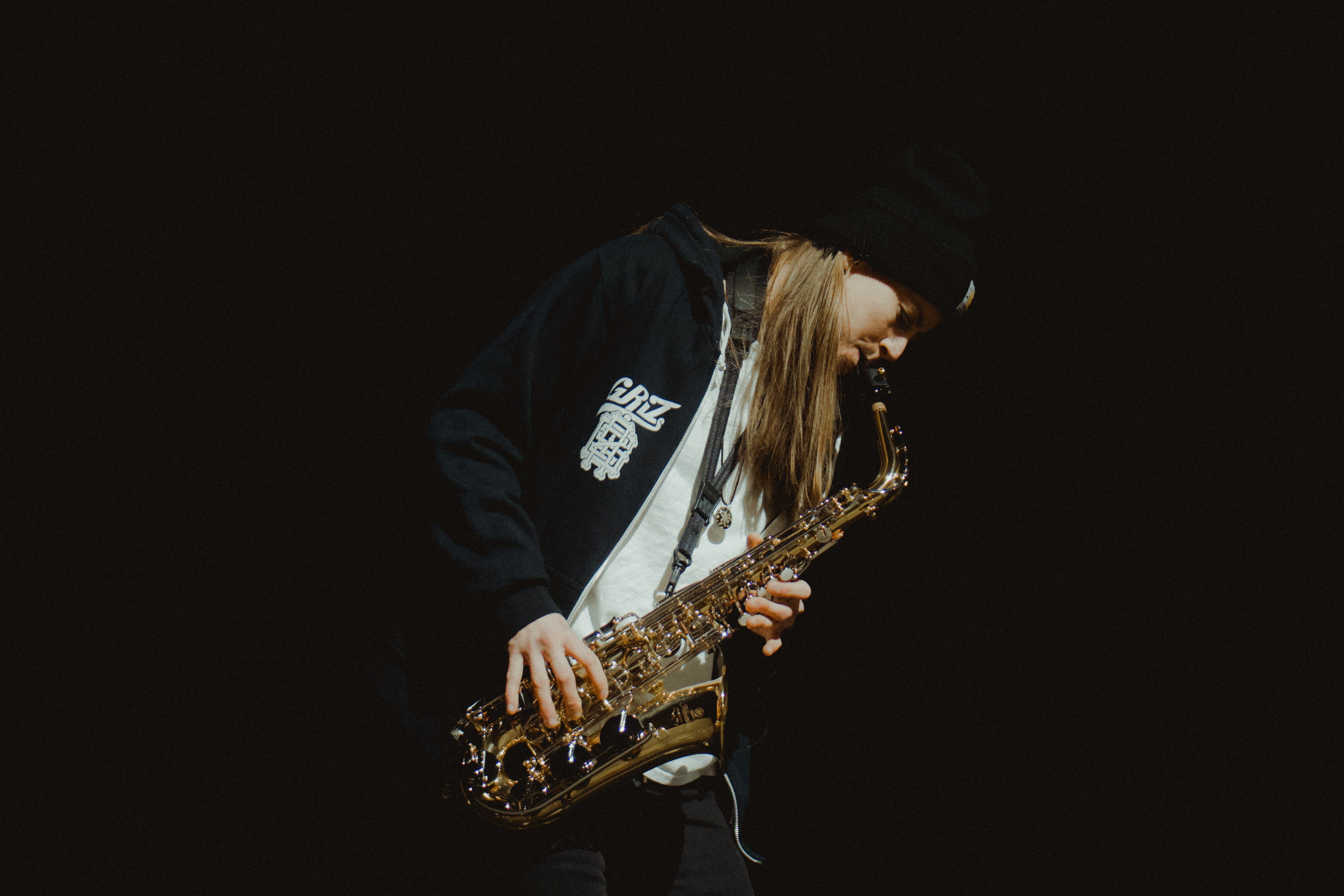 permorning, music, rock music, three quarter length, hipster, mood, arts culture and entertainment, young adult, instrument, saxophone, perform, ambient, HD Wallpaper