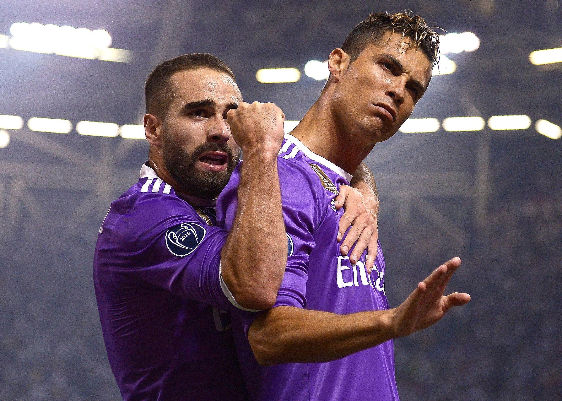 clothing, focus on foreground, Football Player, people, UEFA, purple, Cristiano Ronaldo, adult, sports clothing, two people, sport, men, indoors, togetherness, HD Wallpaper