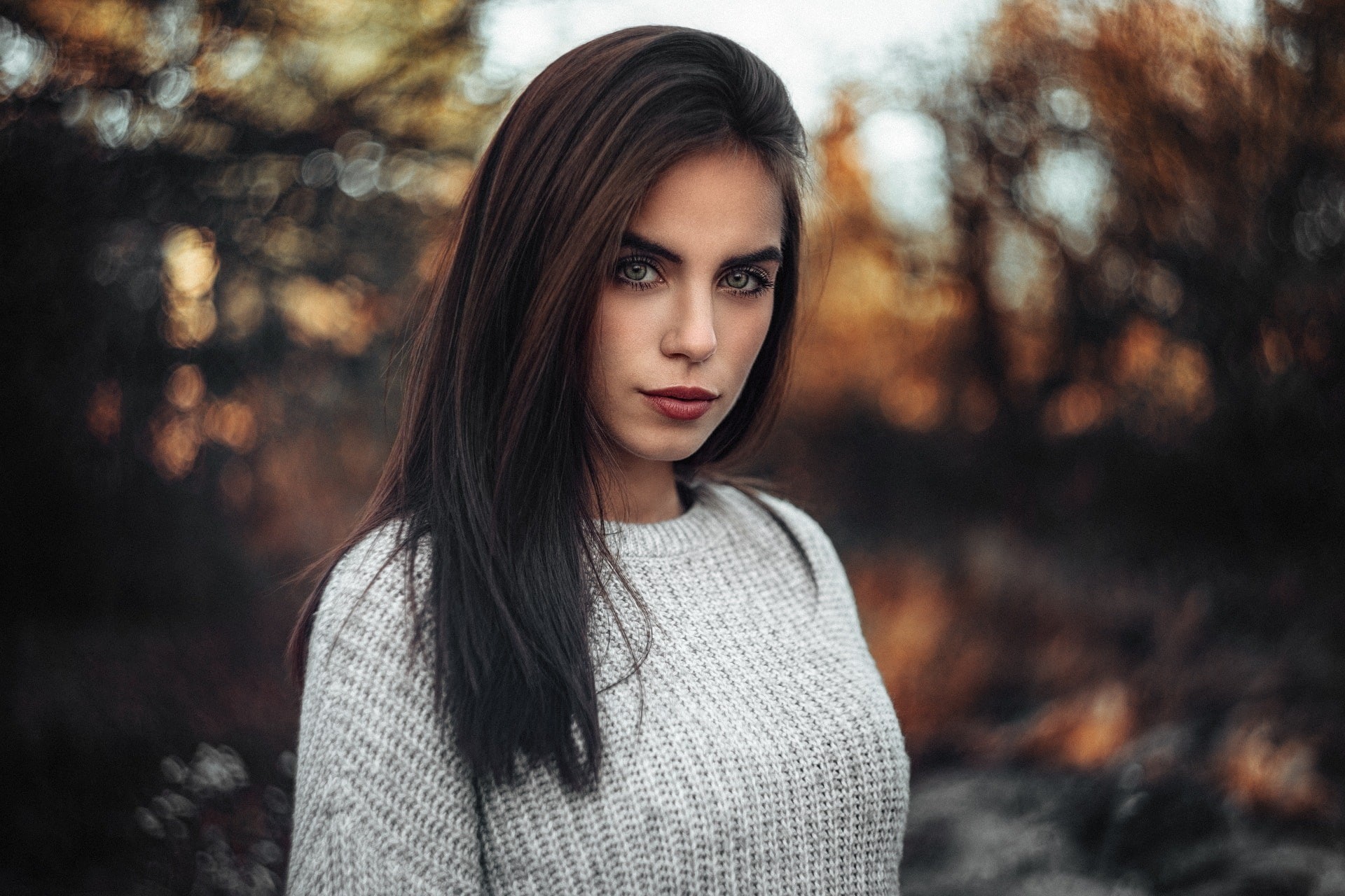 one person, nature, woodland, depth of field, autumn, looking at camera, Martin Kühn, forest, beautiful people, body part, outdoors, fashion, women, brown hair, HD Wallpaper
