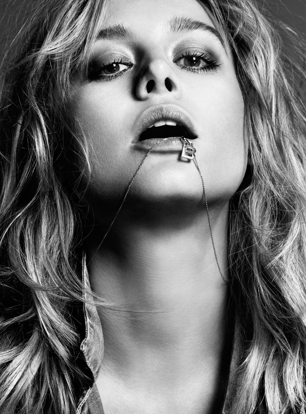 beauty, looking at camera, portrait, human body part, beautiful woman, glamour, one person, human face, studio shot, mouth, hairstyle, body part, mouth open, Phone HD Wallpaper