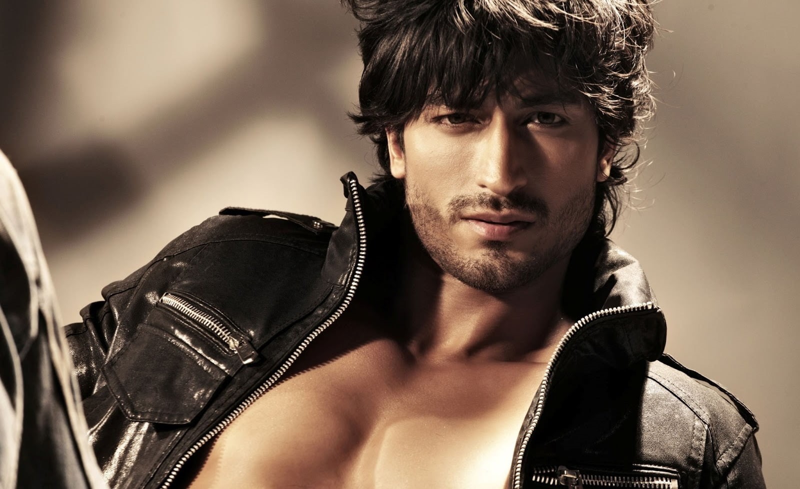 s, macho, males, beautiful people, young adult, jacket, leather, adult, Male Celebrities, looking at camera, headshot, zip, Bollywood Celebrities, bollywod, HD Wallpaper