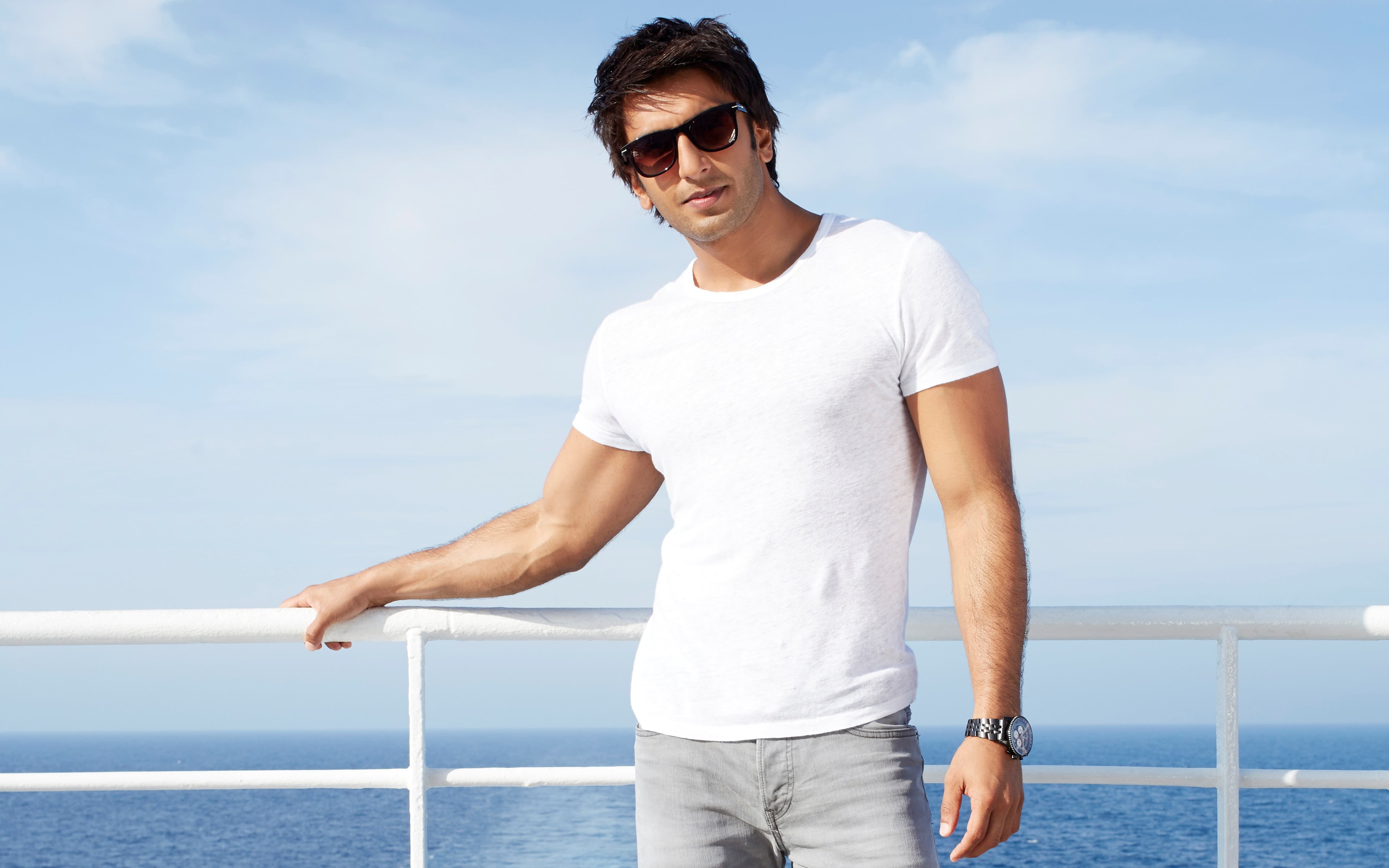 sunlight, front view, singh, three quarter length, sea, ranveer singh, 4K, real people, horizon over water, s, Movies, 2015, casual clothing, lifestyles, HD Wallpaper