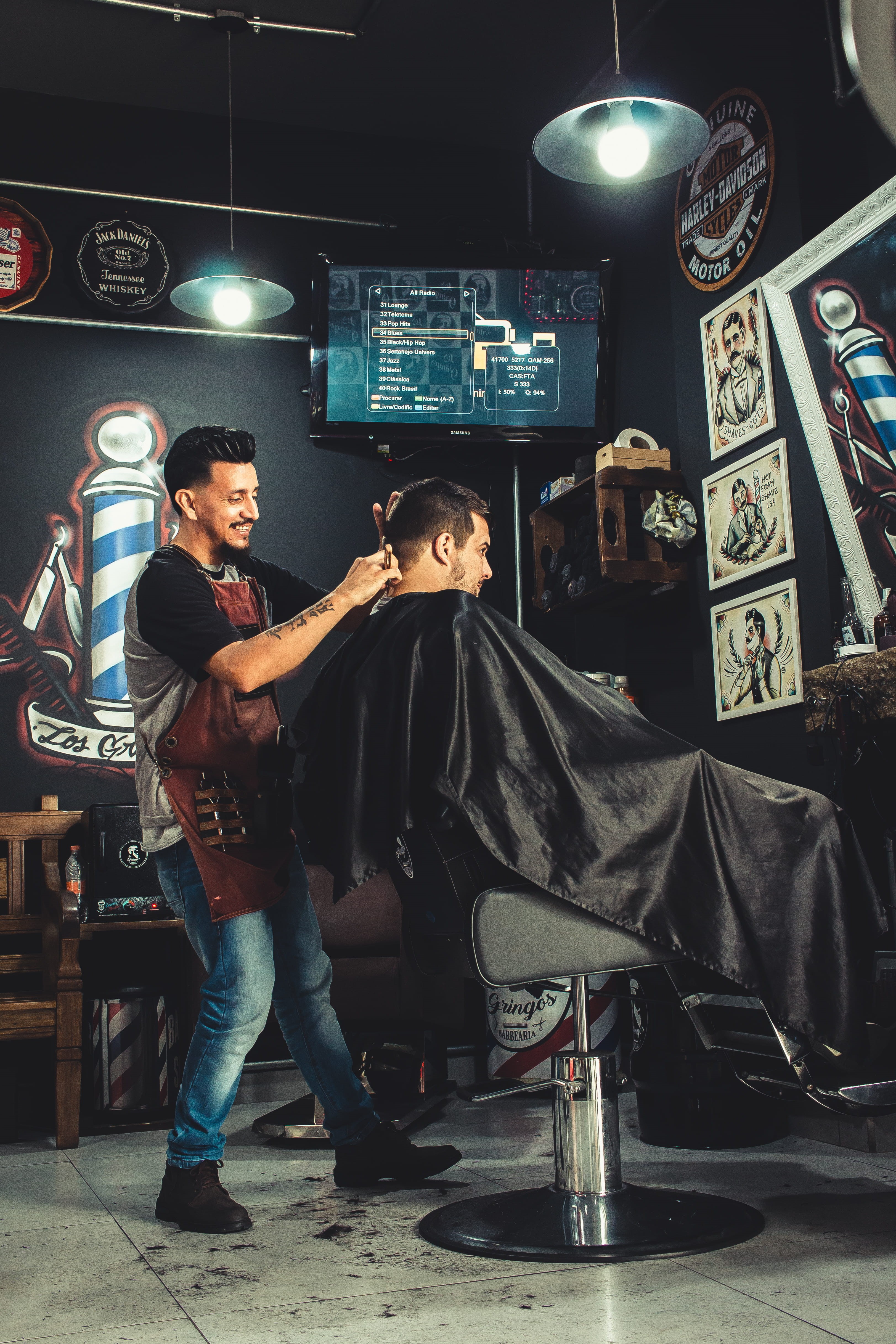 full length, barber, room, lifestyles, inside, front view, adult, barber shop, man, young women, hair, light, work, fashion, adults, people, haircut, commerce, Phone HD Wallpaper