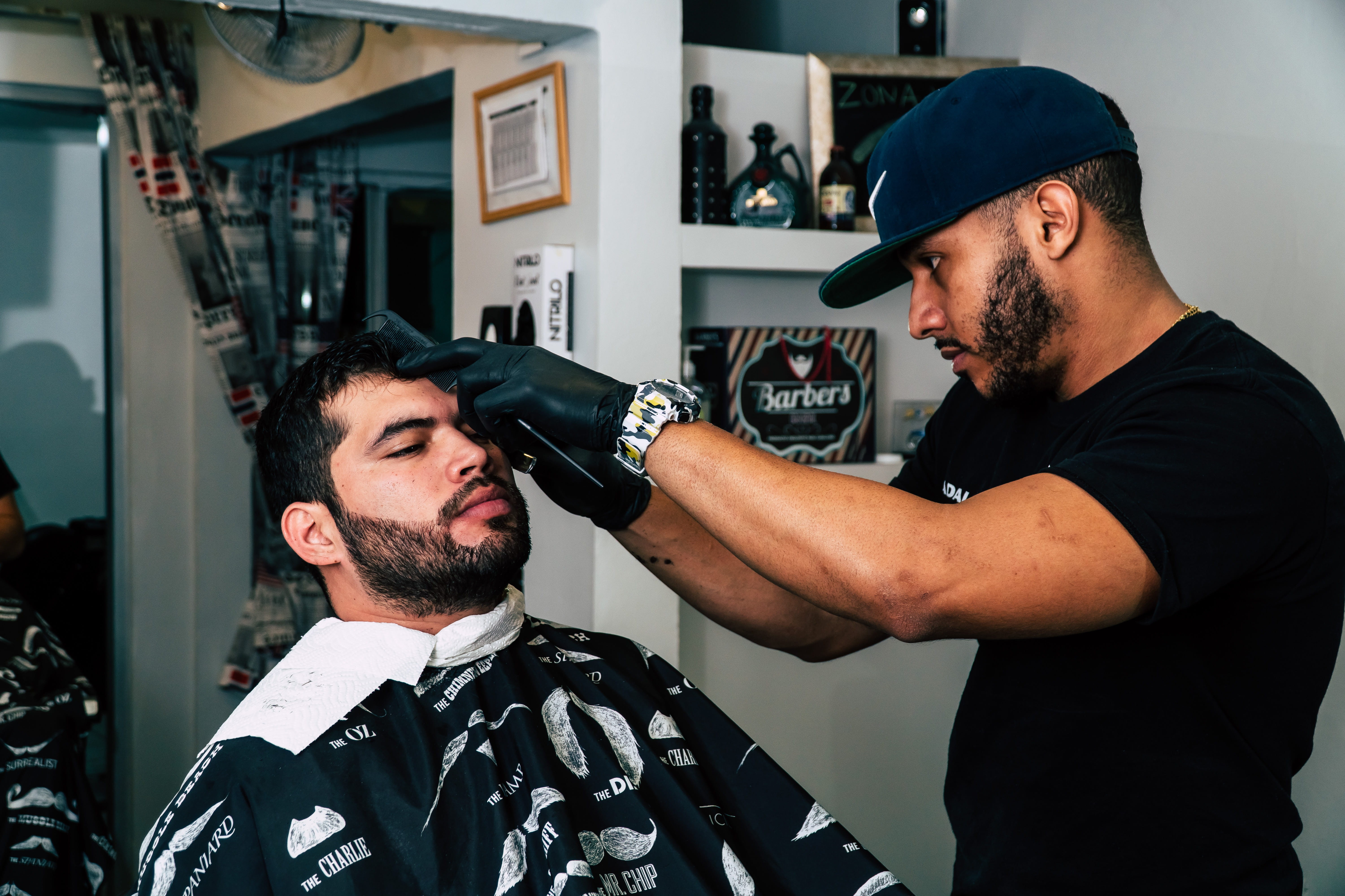 trimming, barbershop, human hair, 5K, holding, wearing, mature men, man, shirt, black, young adult, hair, hairstyle, indoors, barber, casual clothing, HD Wallpaper