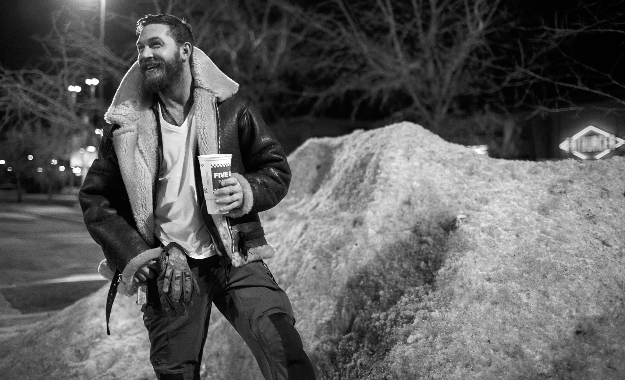 three quarter length, real people, monochrome, Tom Hardy, males, 1080P, mature men, facial hair, young men, men, one person, young adult, mid adult men, HD Wallpaper
