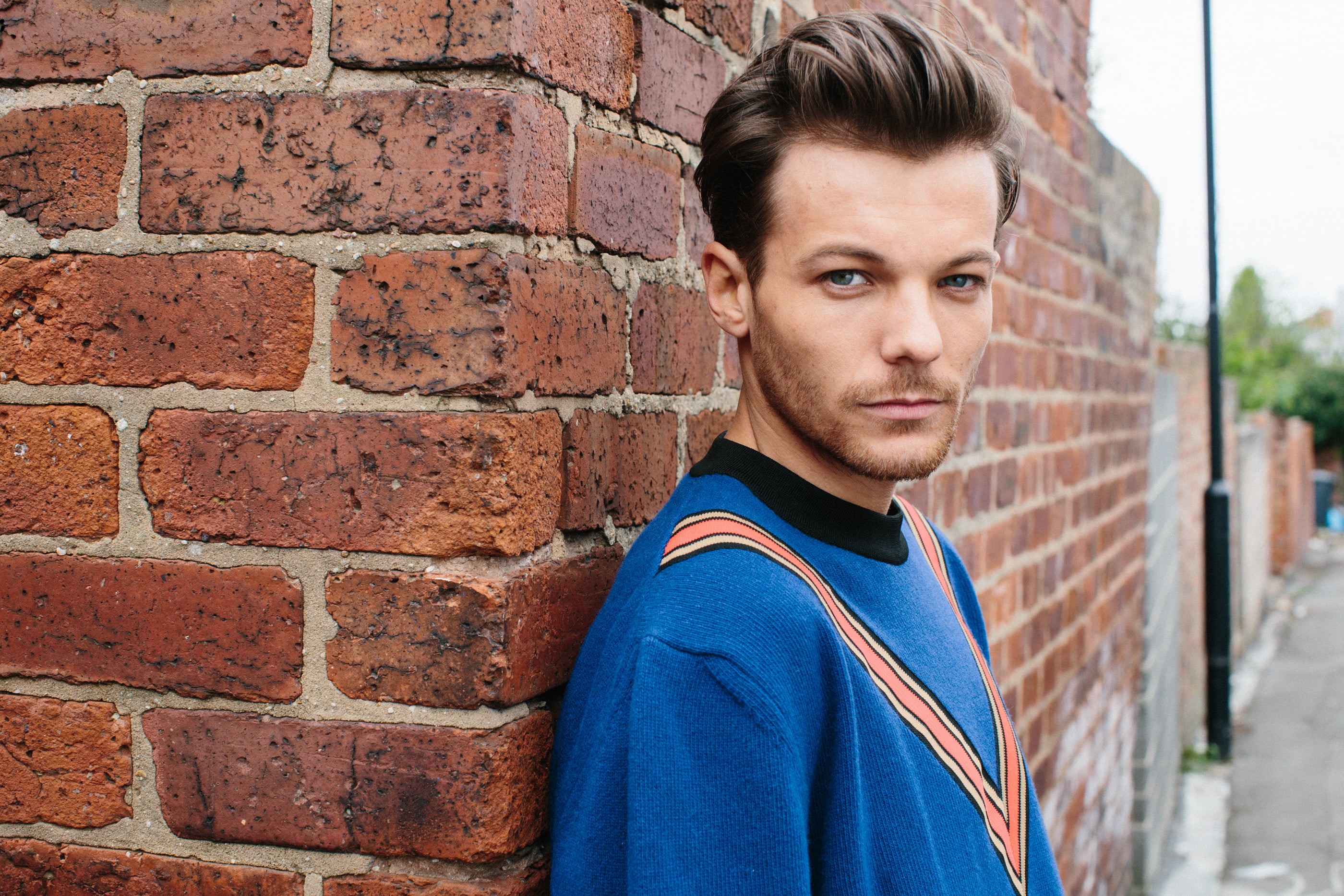 louis tomlinson, hd, standing, singer, wall - building feature, one person, scarf, clothing, beard, 2K, music, outdoors, handsome, portrait, architecture, HD Wallpaper