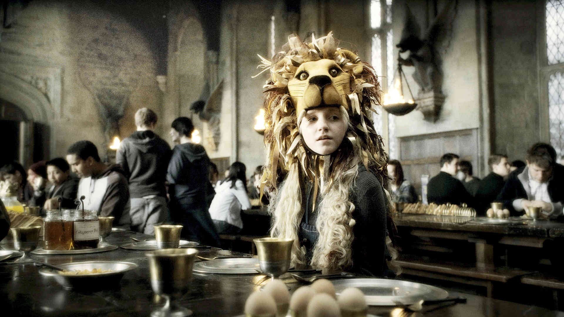 sitting, group of people, Luna Lovegood, clothing, refreshment, restaurant, portrait, incidental people, food and drink, indoors, leisure activity, adult, HD Wallpaper